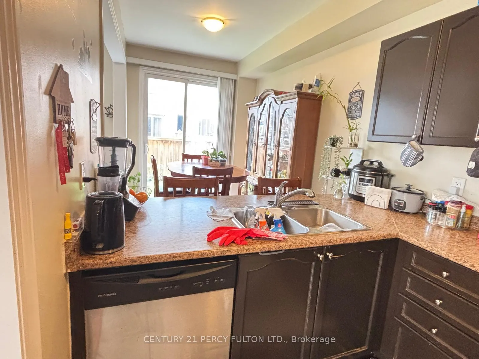 Photo 8 of 4 Nimes Avenue, Markham, Berczy — HOMEH