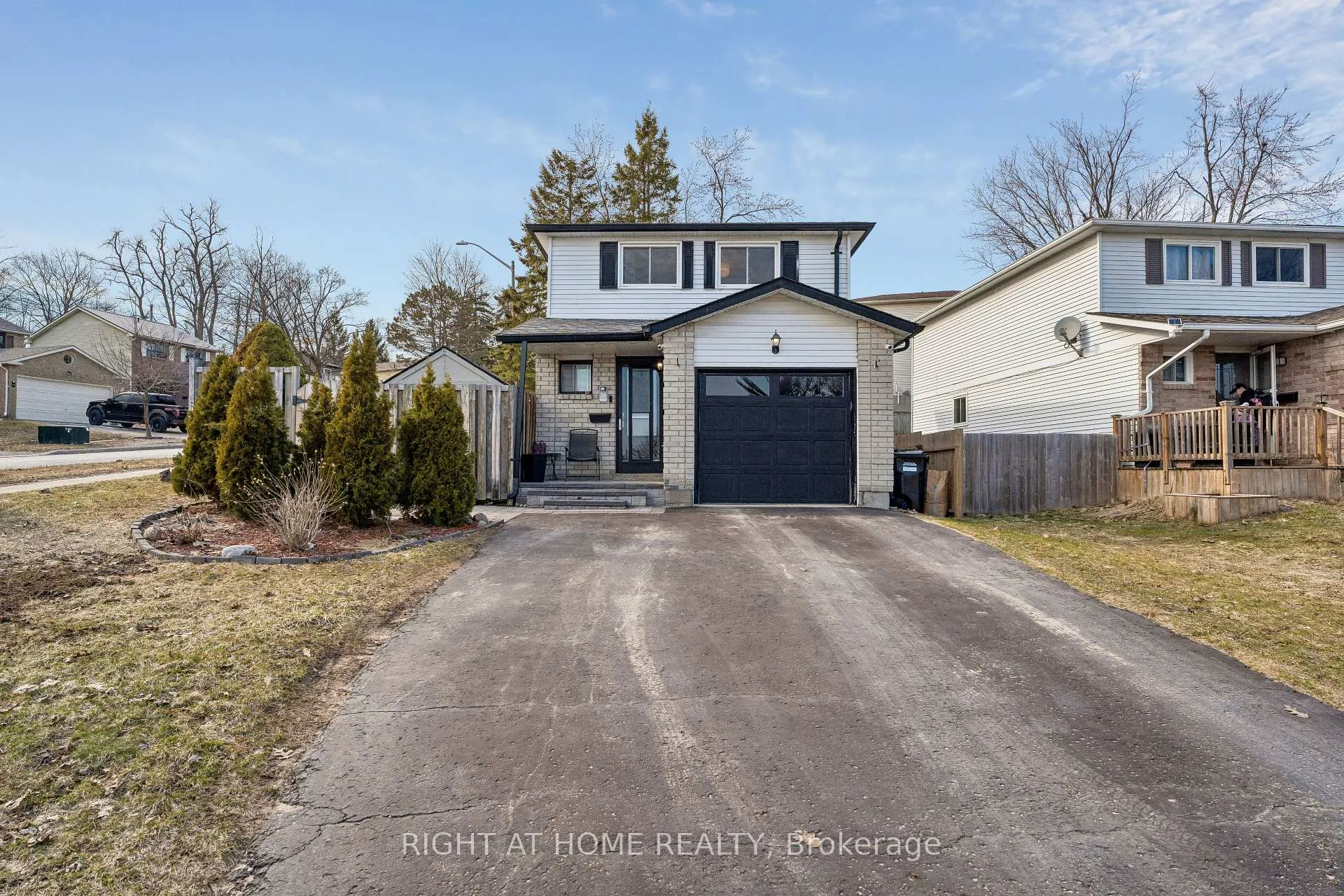 Photo 1 of 56 Hemingway Crescent, Barrie, Letitia Heights — HOMEH