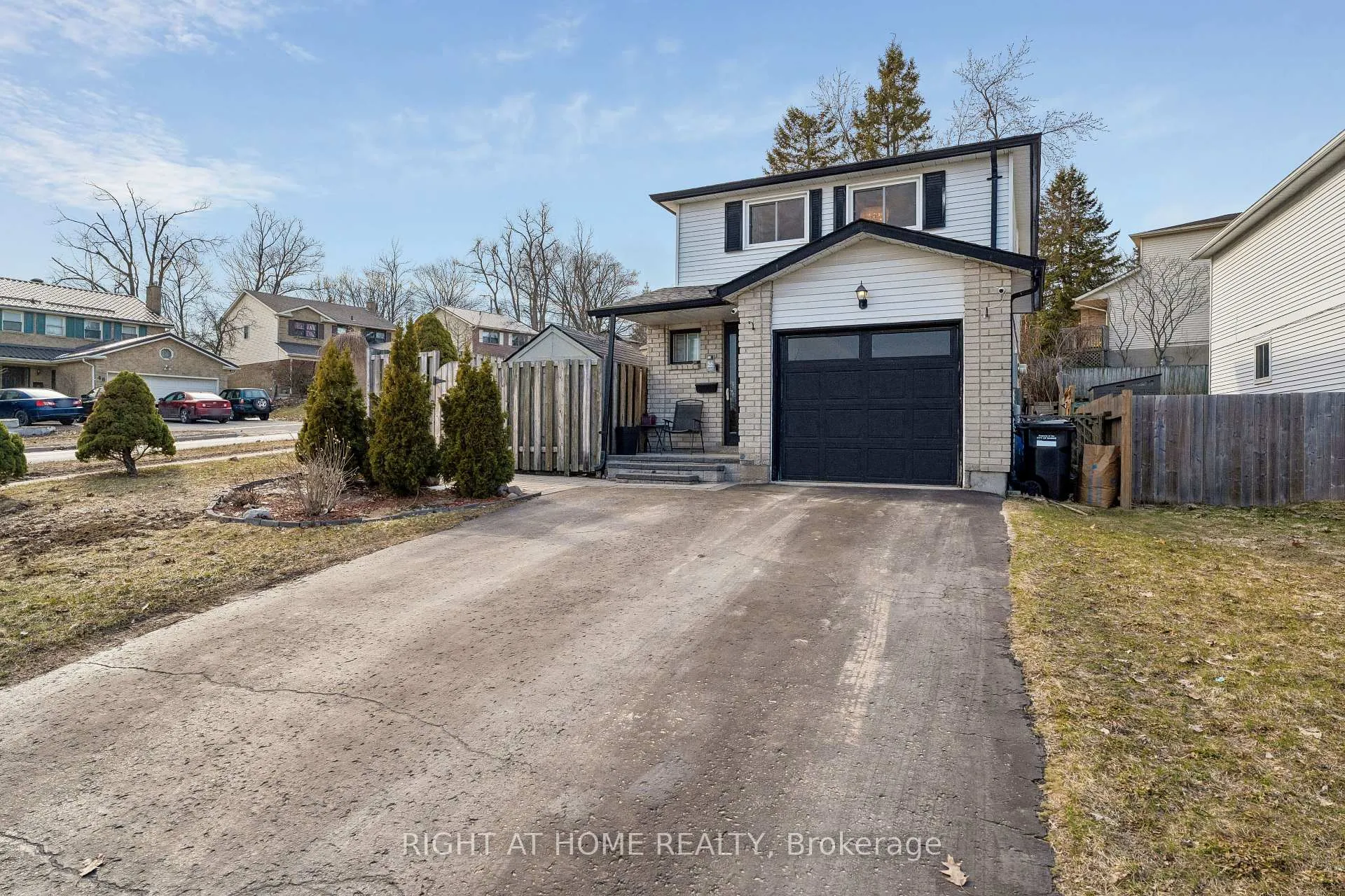 Photo 2 of 56 Hemingway Crescent, Barrie, Letitia Heights — HOMEH