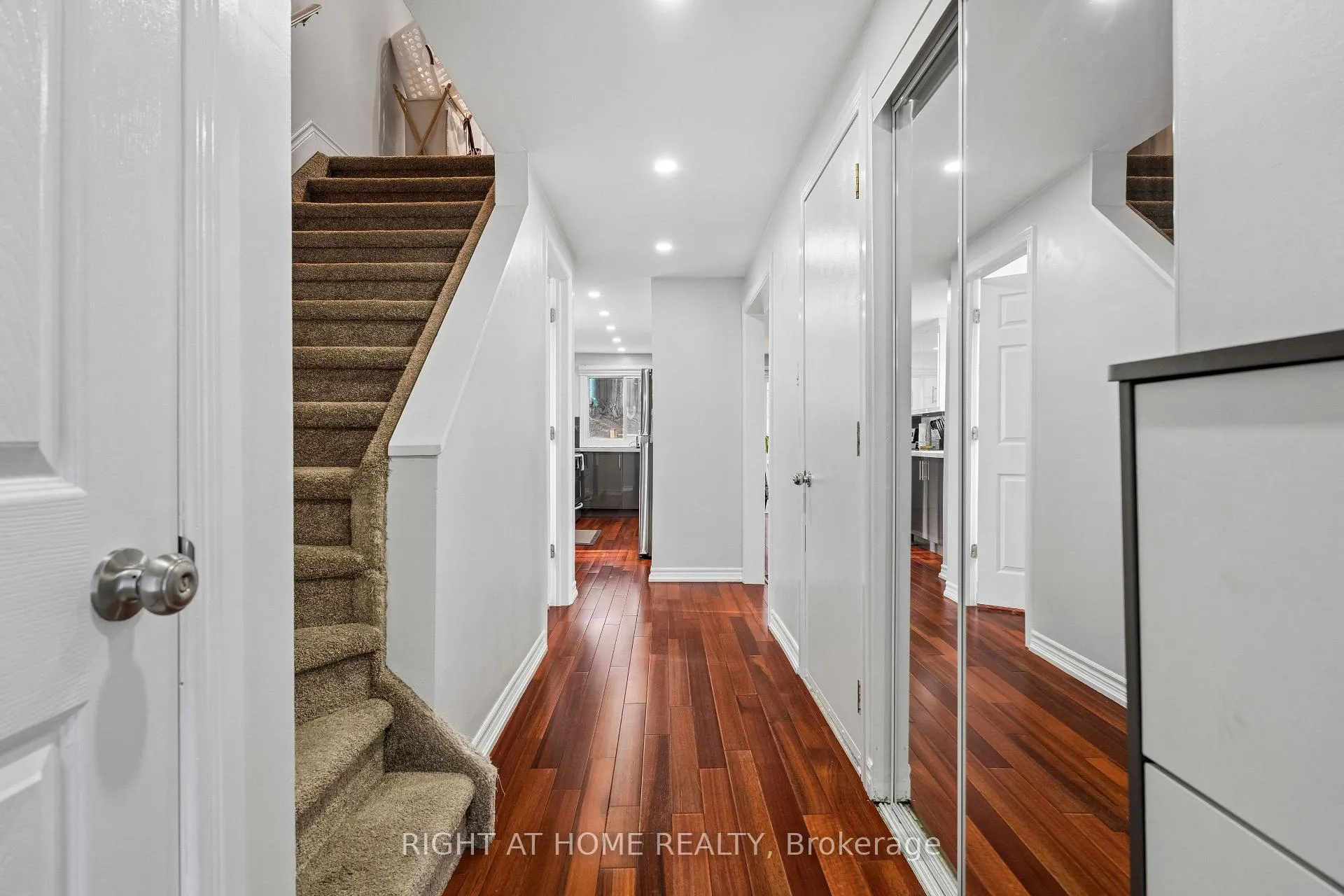 Photo 5 of 56 Hemingway Crescent, Barrie, Letitia Heights — HOMEH