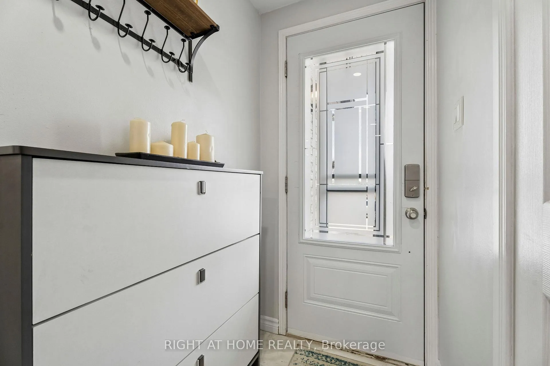 Photo 6 of 56 Hemingway Crescent, Barrie, Letitia Heights — HOMEH