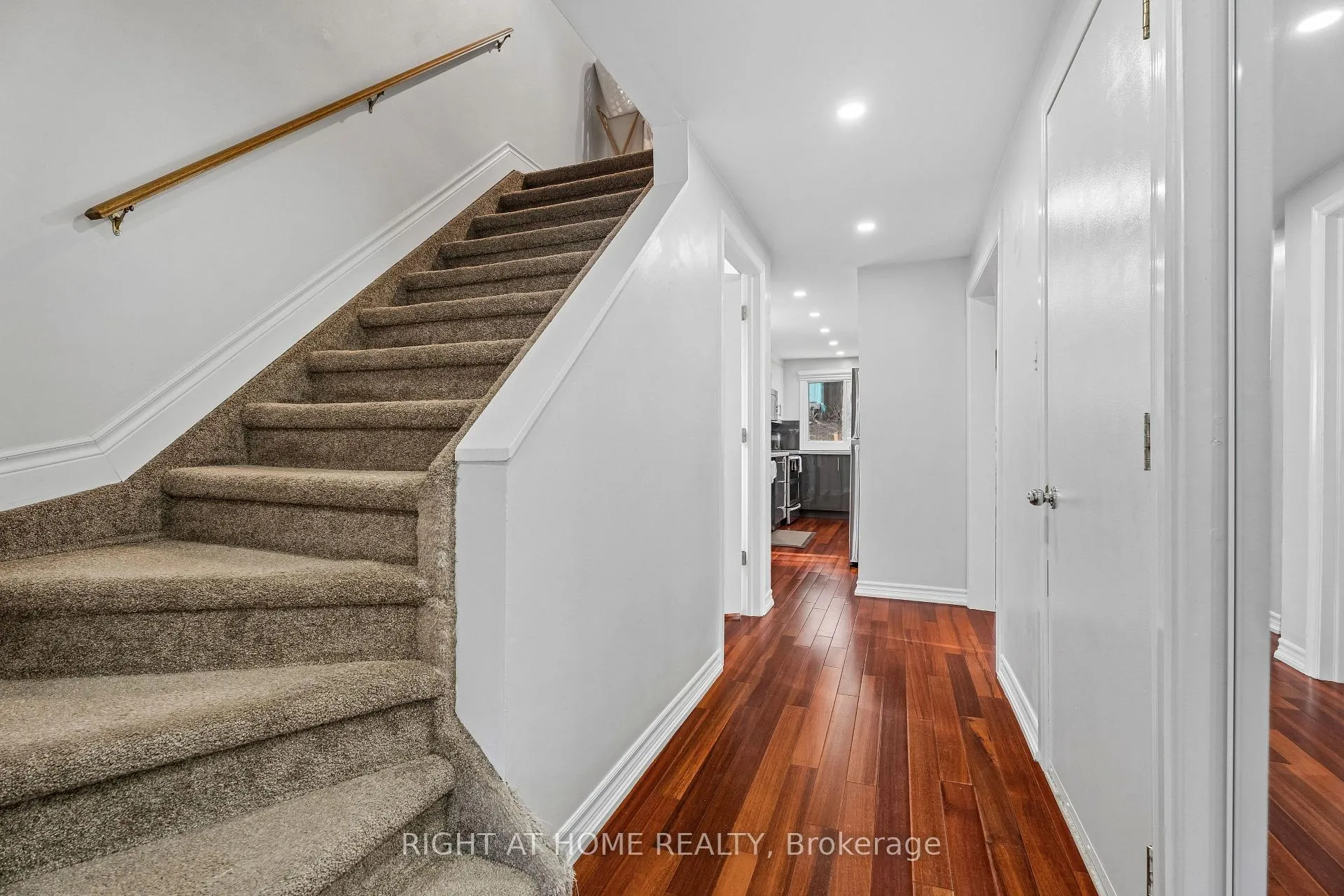 Photo 7 of 56 Hemingway Crescent, Barrie, Letitia Heights — HOMEH
