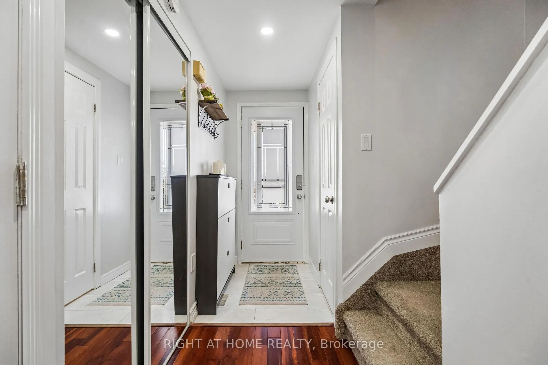Photo 8 of 56 Hemingway Crescent, Barrie, Letitia Heights — HOMEH