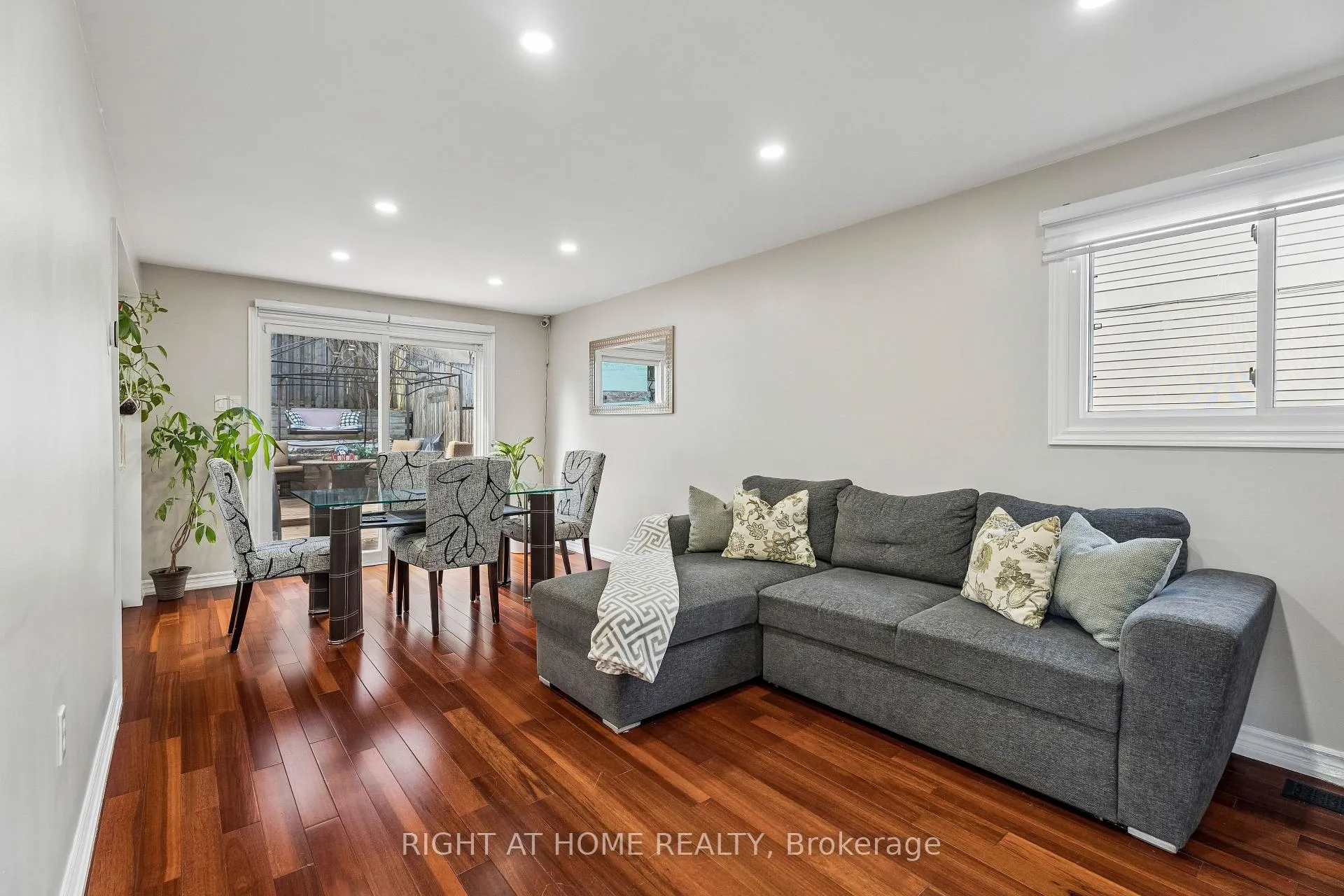 Photo 9 of 56 Hemingway Crescent, Barrie, Letitia Heights — HOMEH