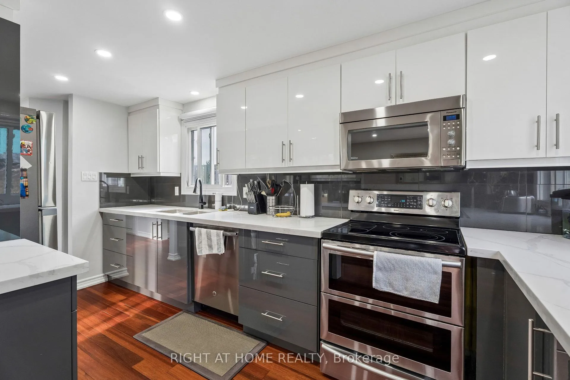 Photo 14 of 56 Hemingway Crescent, Barrie, Letitia Heights — HOMEH