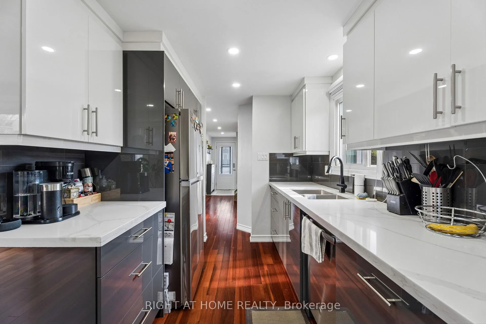 Photo 16 of 56 Hemingway Crescent, Barrie, Letitia Heights — HOMEH