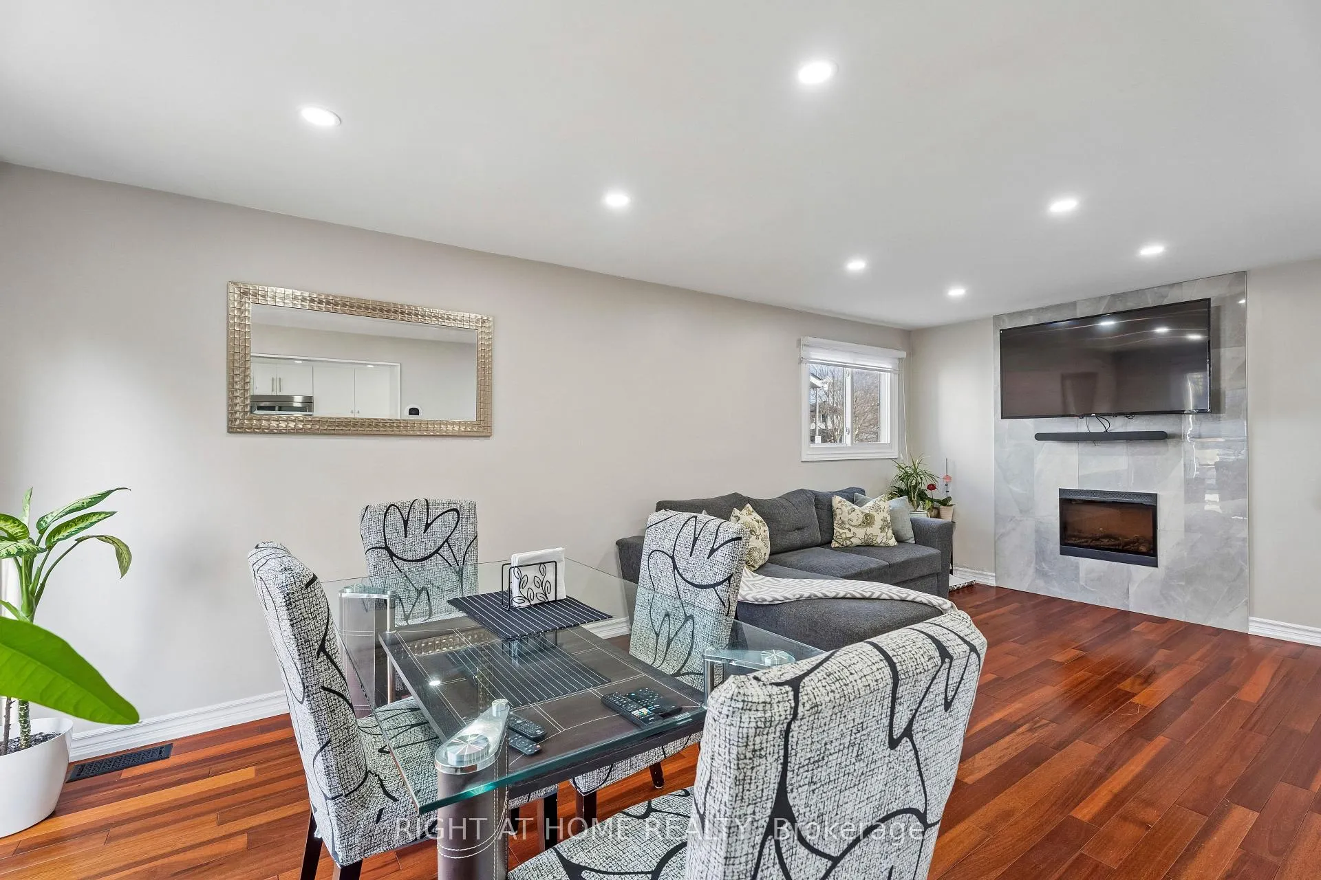 Photo 18 of 56 Hemingway Crescent, Barrie, Letitia Heights — HOMEH