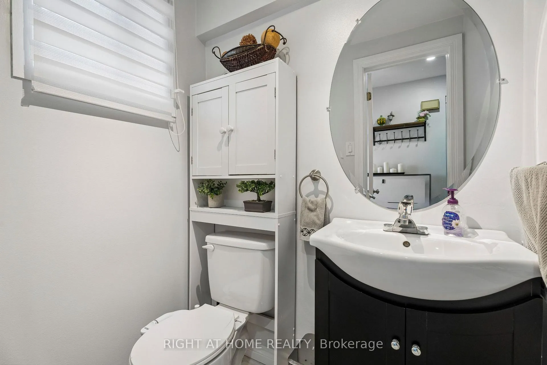 Photo 19 of 56 Hemingway Crescent, Barrie, Letitia Heights — HOMEH