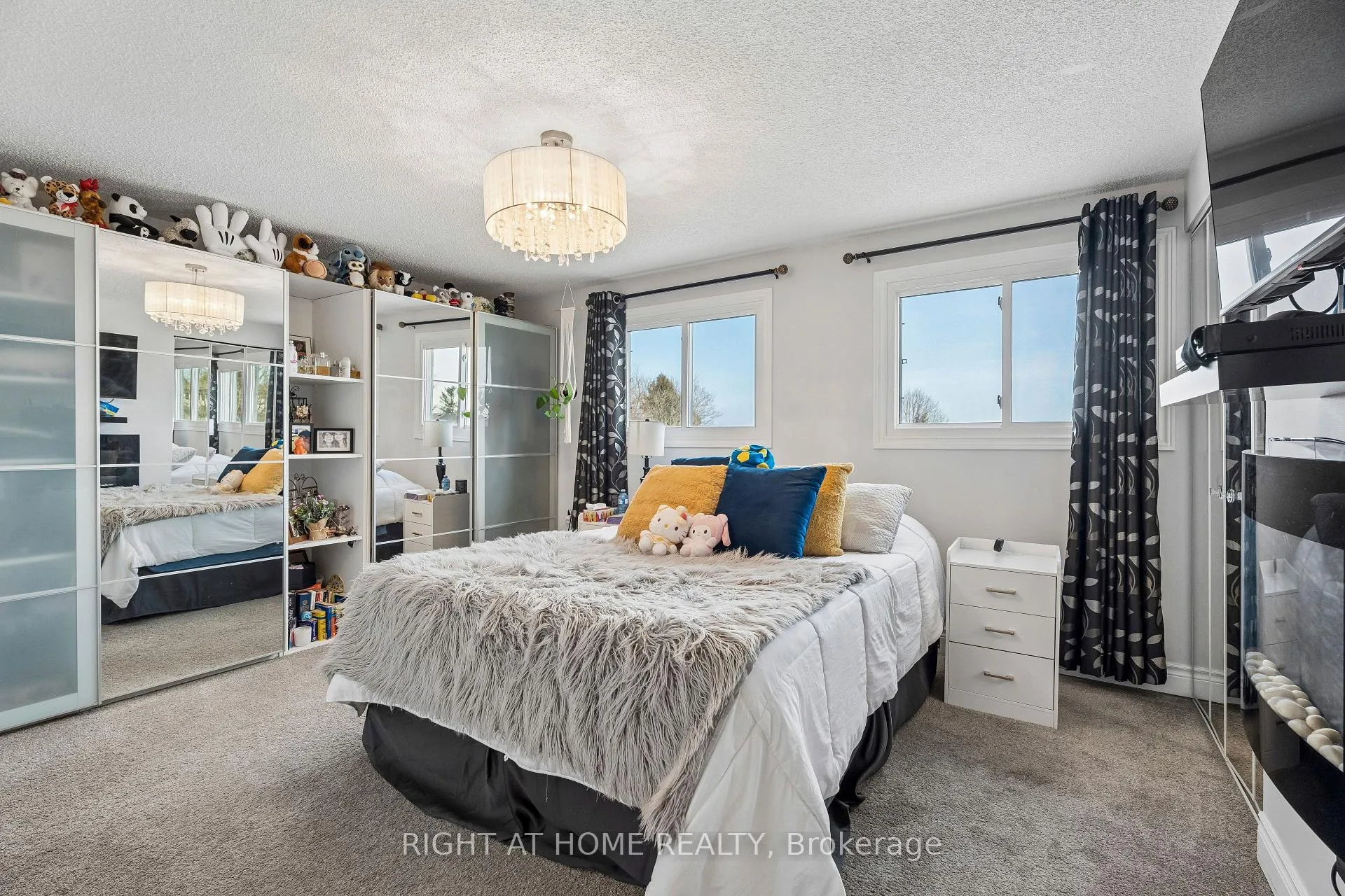 Photo 21 of 56 Hemingway Crescent, Barrie, Letitia Heights — HOMEH