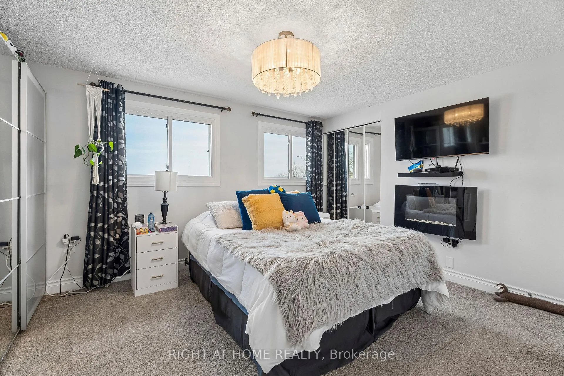Photo 23 of 56 Hemingway Crescent, Barrie, Letitia Heights — HOMEH