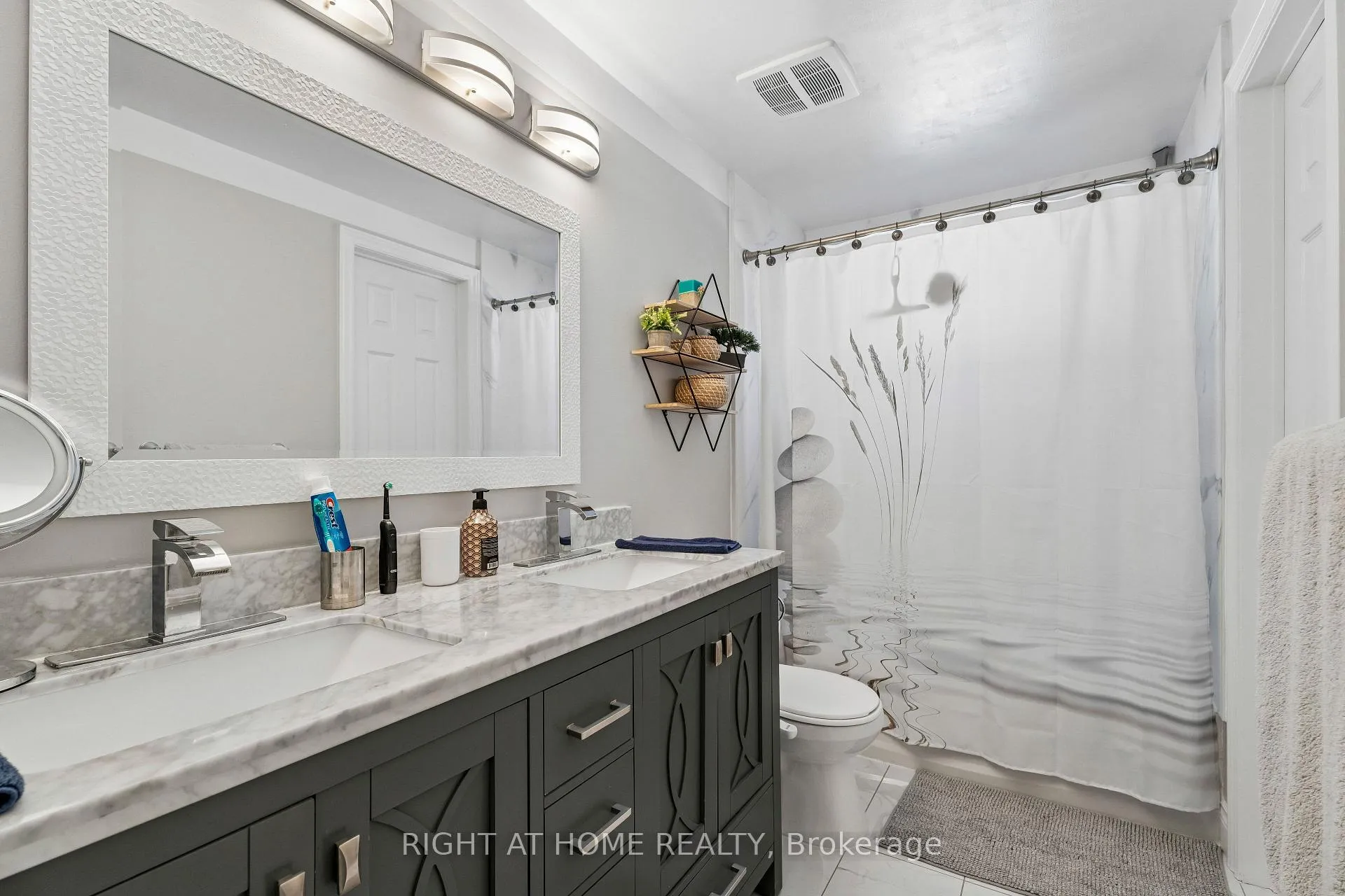Photo 24 of 56 Hemingway Crescent, Barrie, Letitia Heights — HOMEH