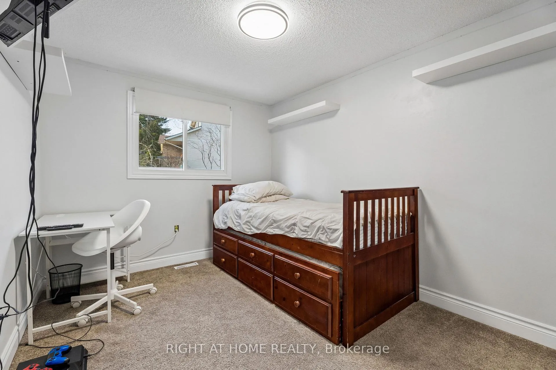 Photo 26 of 56 Hemingway Crescent, Barrie, Letitia Heights — HOMEH