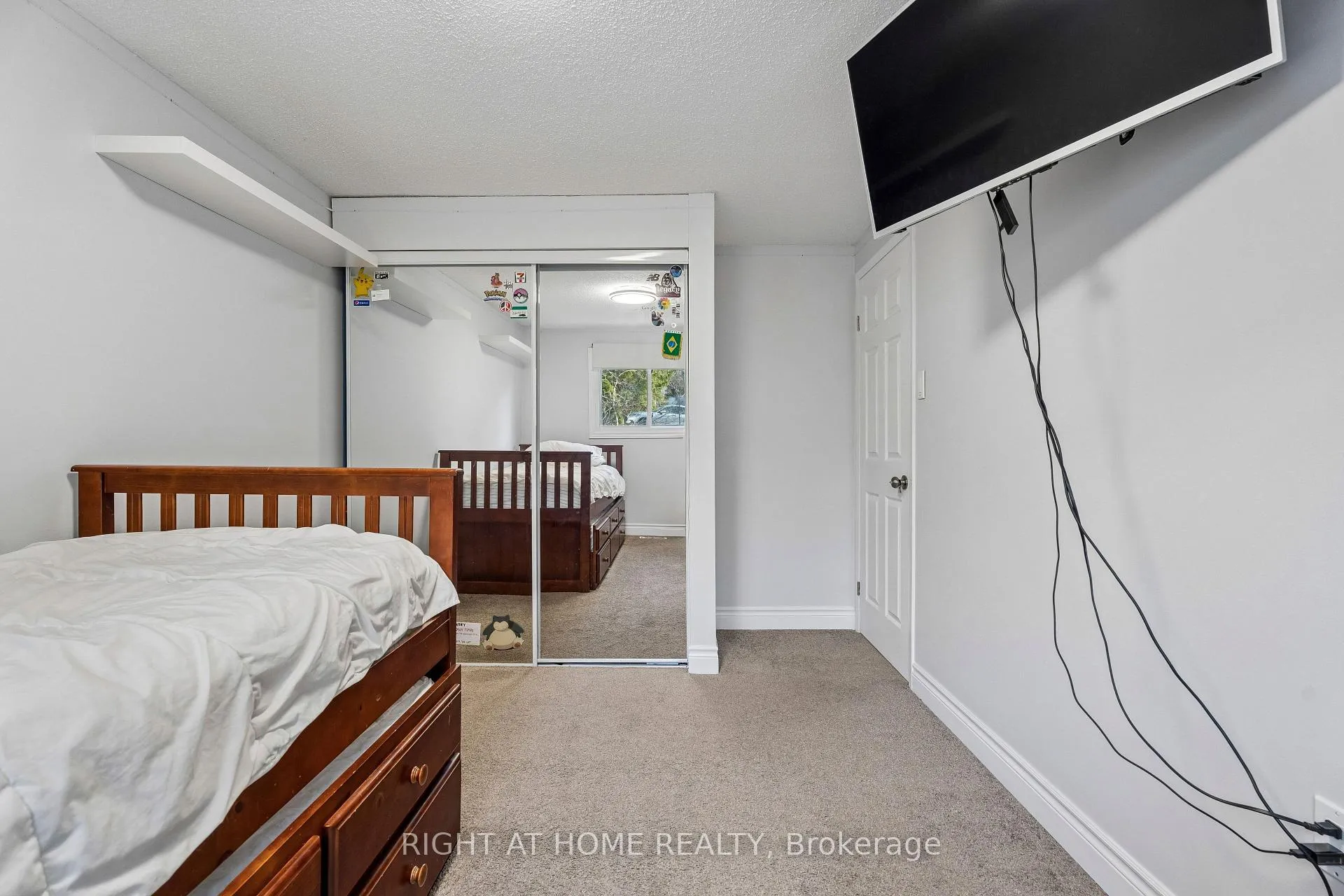 Photo 27 of 56 Hemingway Crescent, Barrie, Letitia Heights — HOMEH