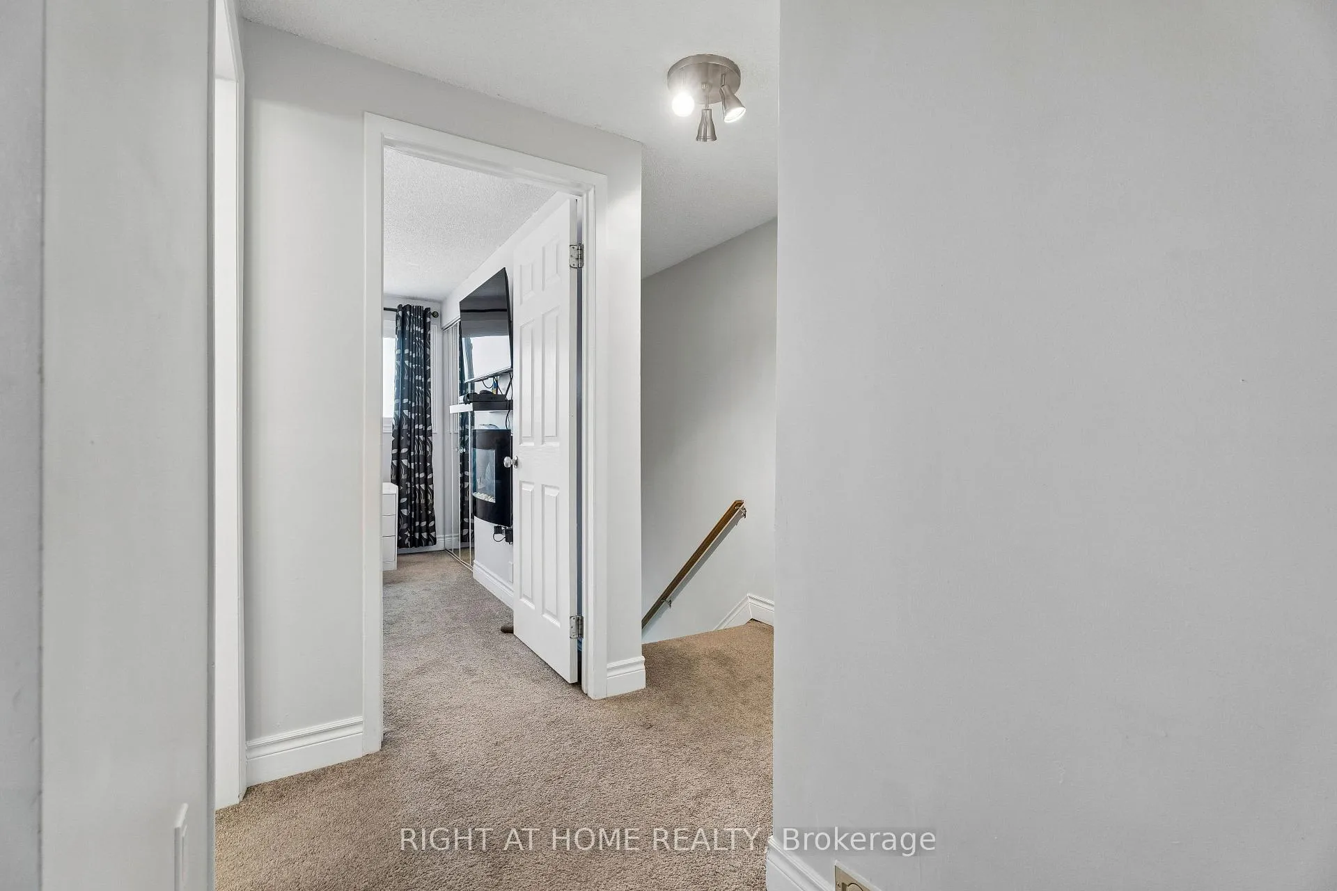 Photo 30 of 56 Hemingway Crescent, Barrie, Letitia Heights — HOMEH