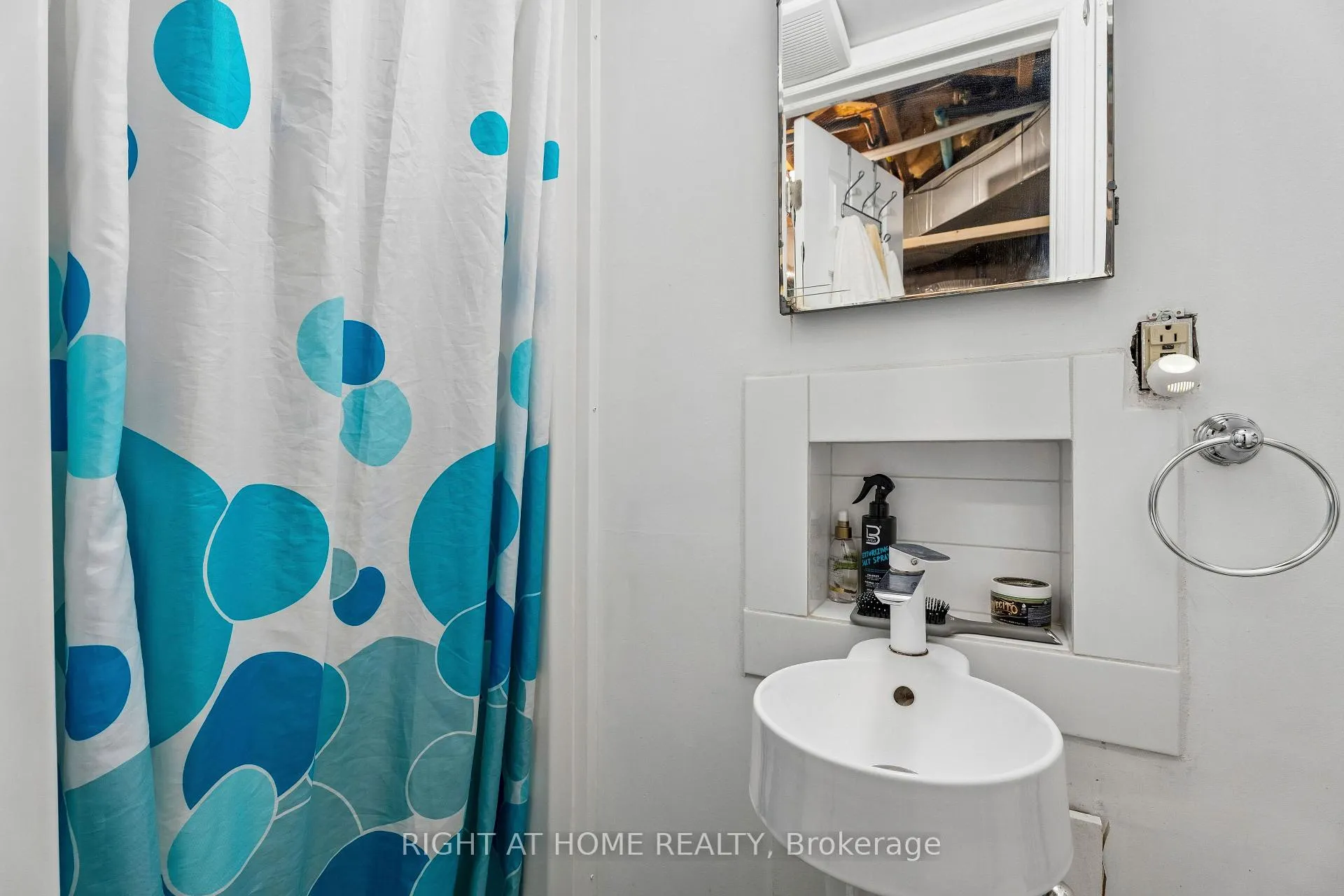 Photo 33 of 56 Hemingway Crescent, Barrie, Letitia Heights — HOMEH