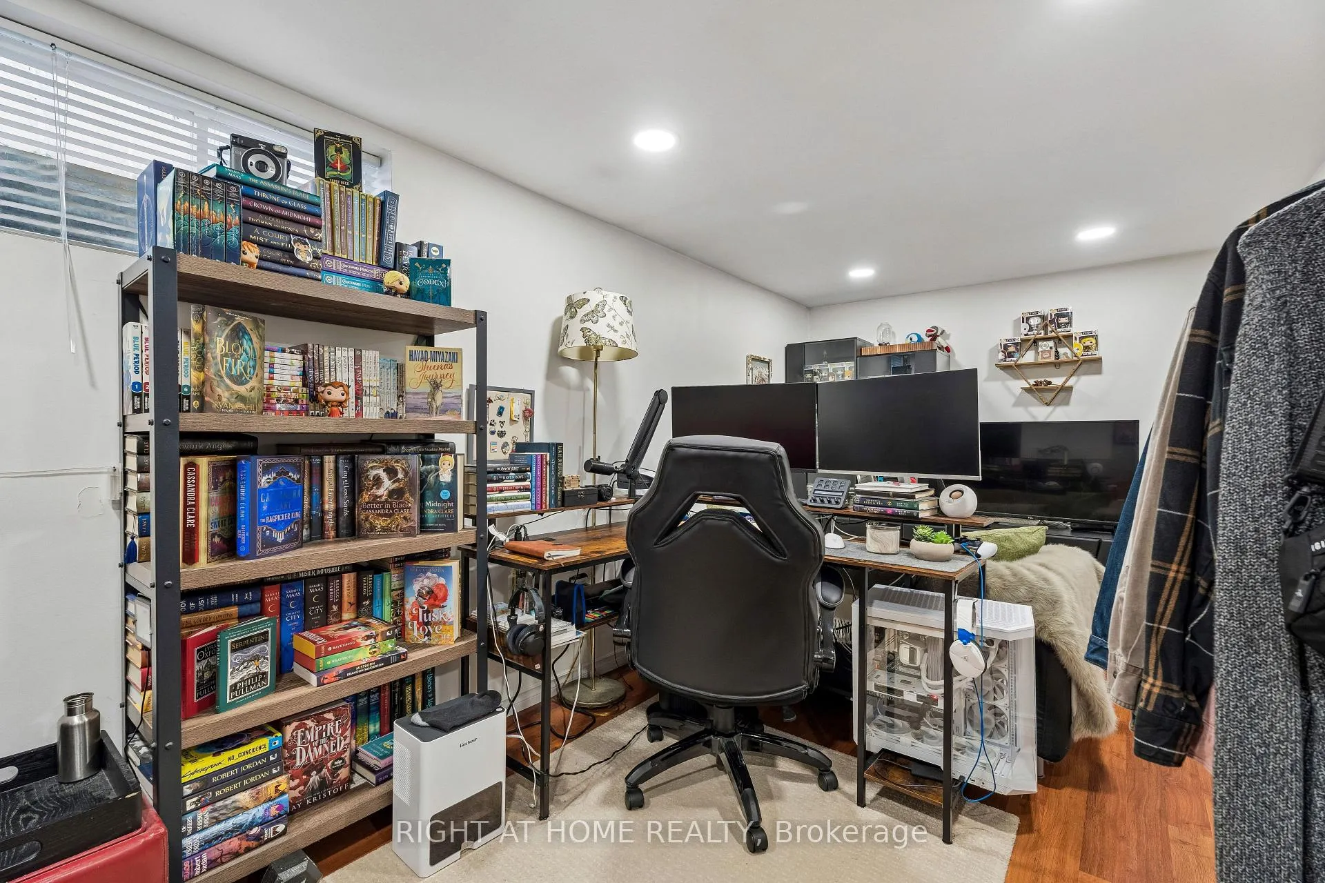 Photo 37 of 56 Hemingway Crescent, Barrie, Letitia Heights — HOMEH