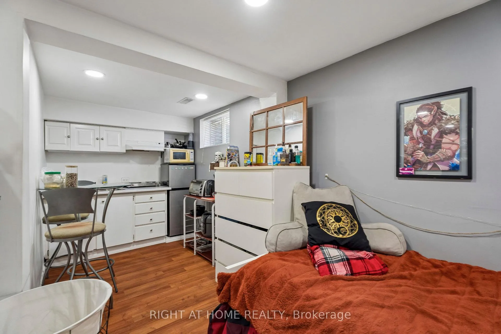 Photo 38 of 56 Hemingway Crescent, Barrie, Letitia Heights — HOMEH