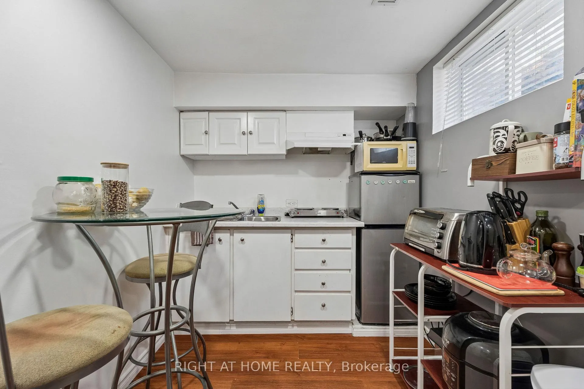 Photo 39 of 56 Hemingway Crescent, Barrie, Letitia Heights — HOMEH
