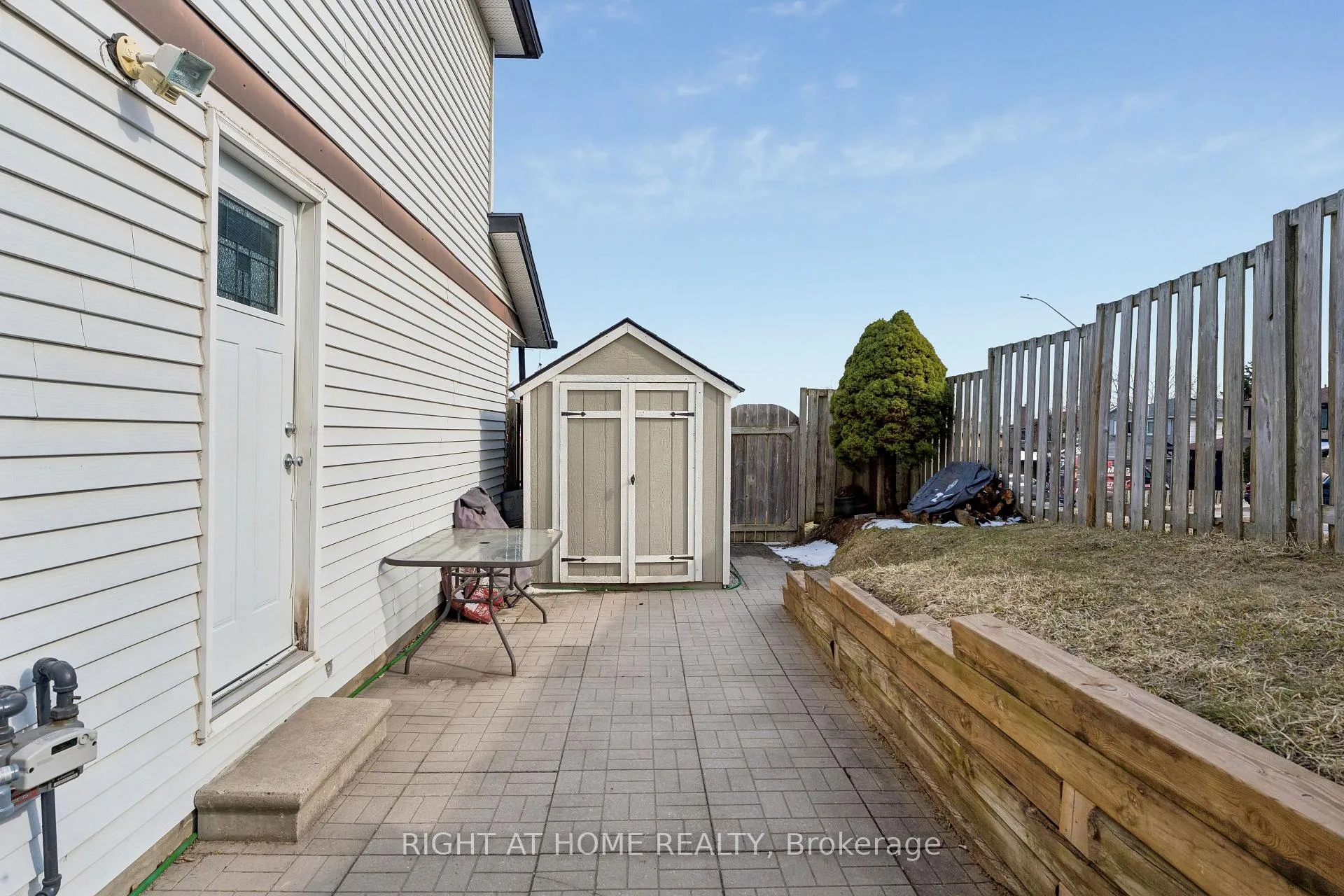 Photo 41 of 56 Hemingway Crescent, Barrie, Letitia Heights — HOMEH