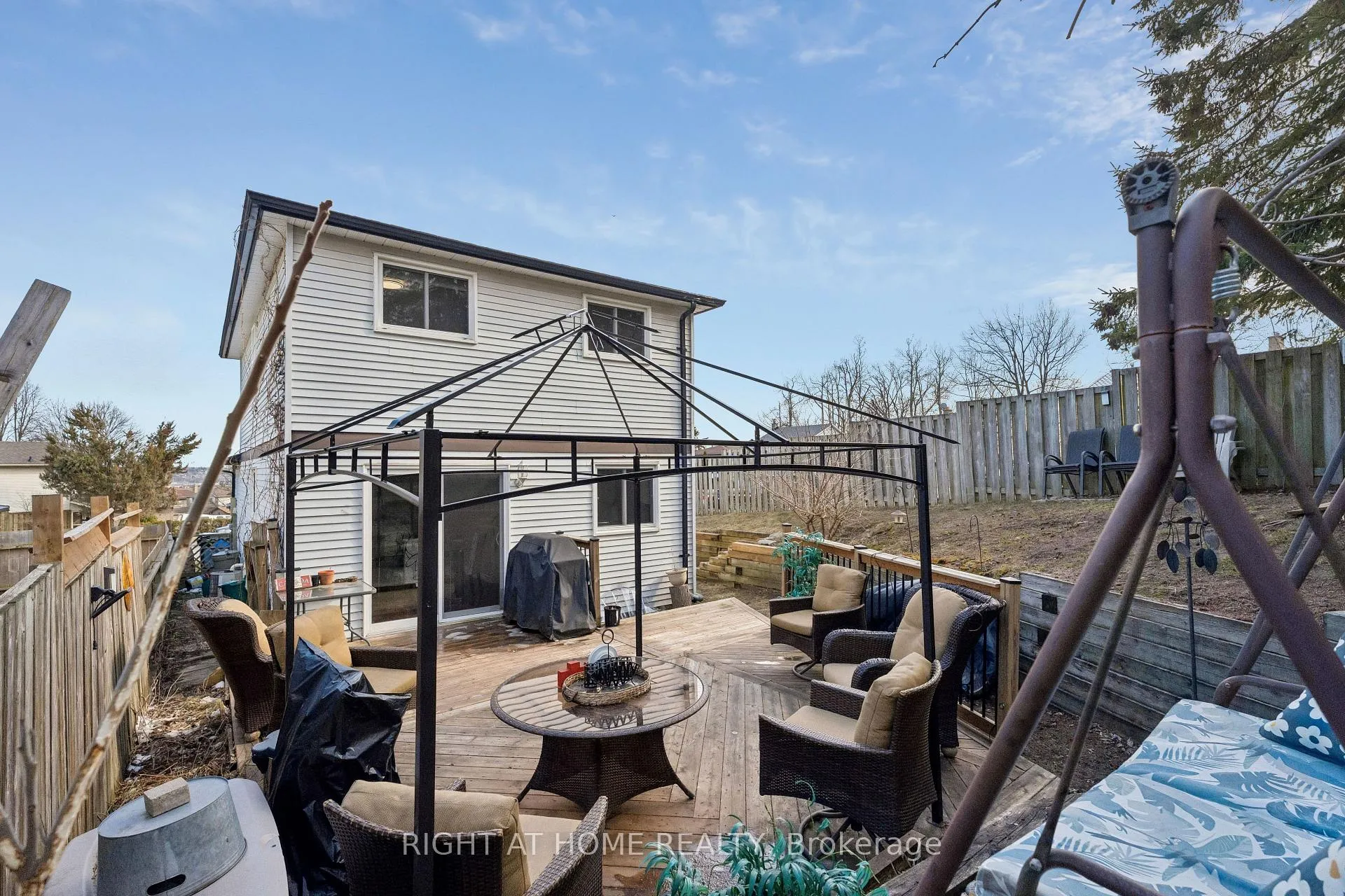 Photo 44 of 56 Hemingway Crescent, Barrie, Letitia Heights — HOMEH