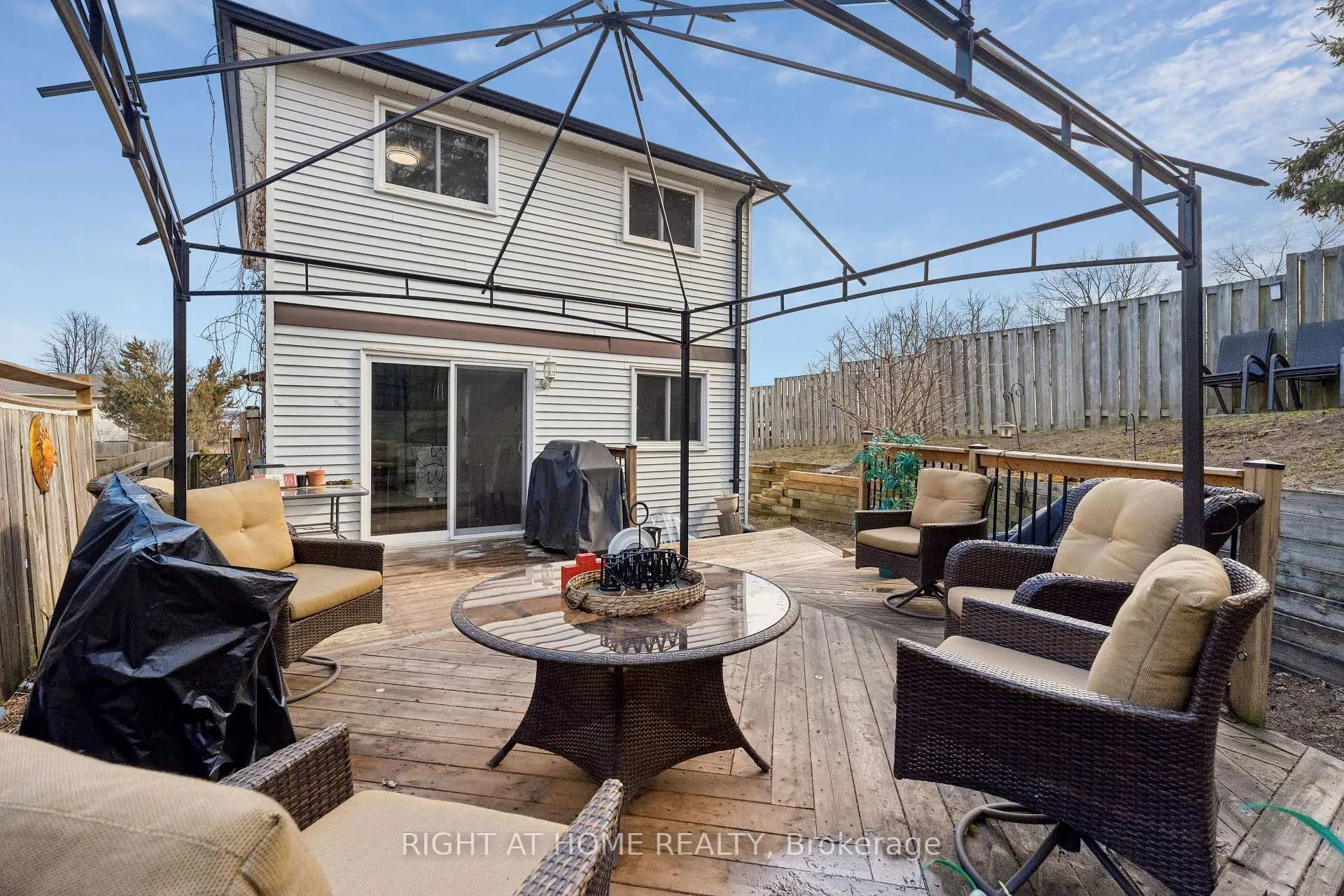 Photo 45 of 56 Hemingway Crescent, Barrie, Letitia Heights — HOMEH