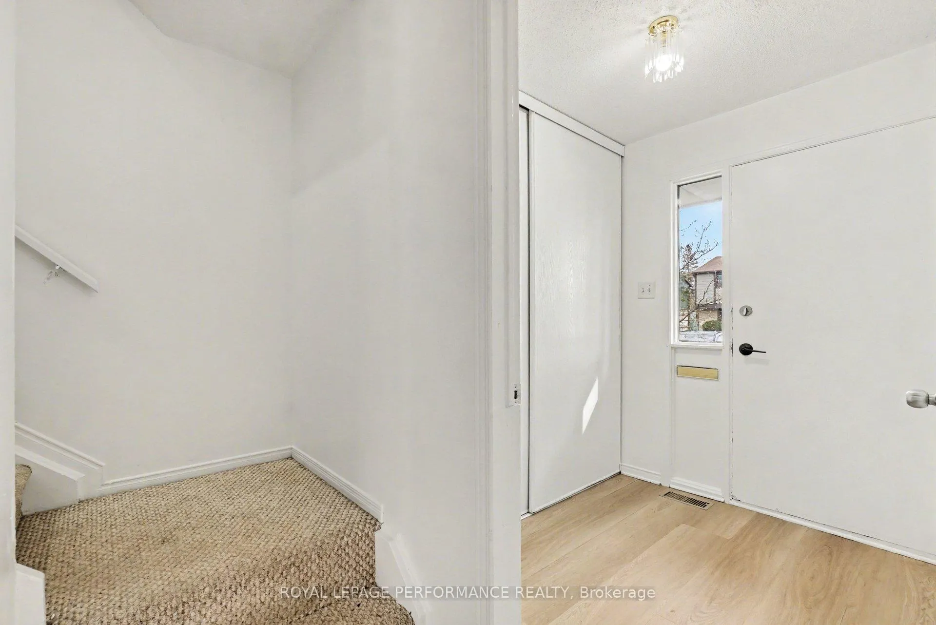 Photo 3 of 1641 Meadowbrook Road, Ottawa, Pineview — HOMEH