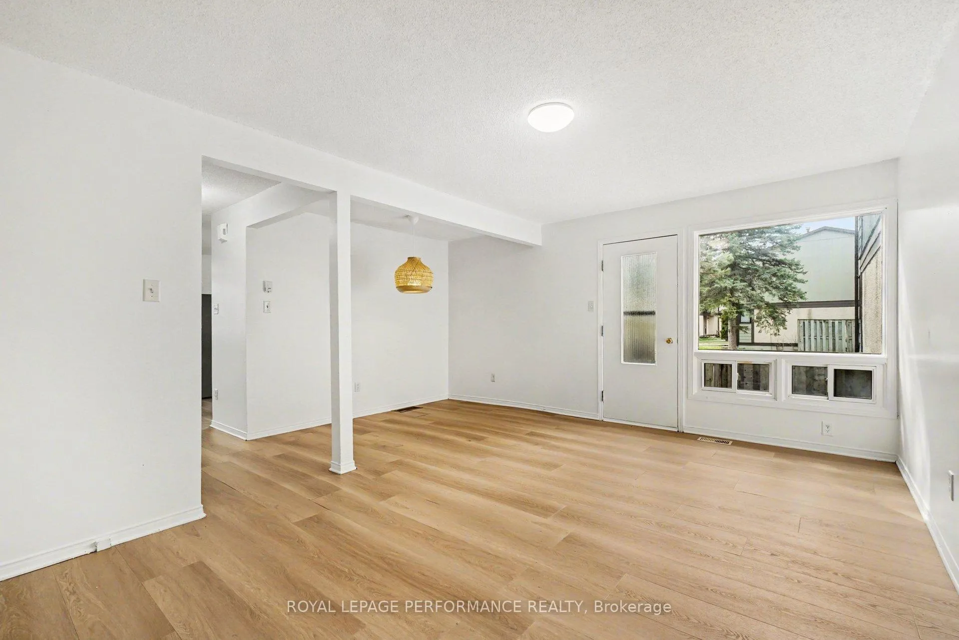 Photo 5 of 1641 Meadowbrook Road, Ottawa, Pineview — HOMEH