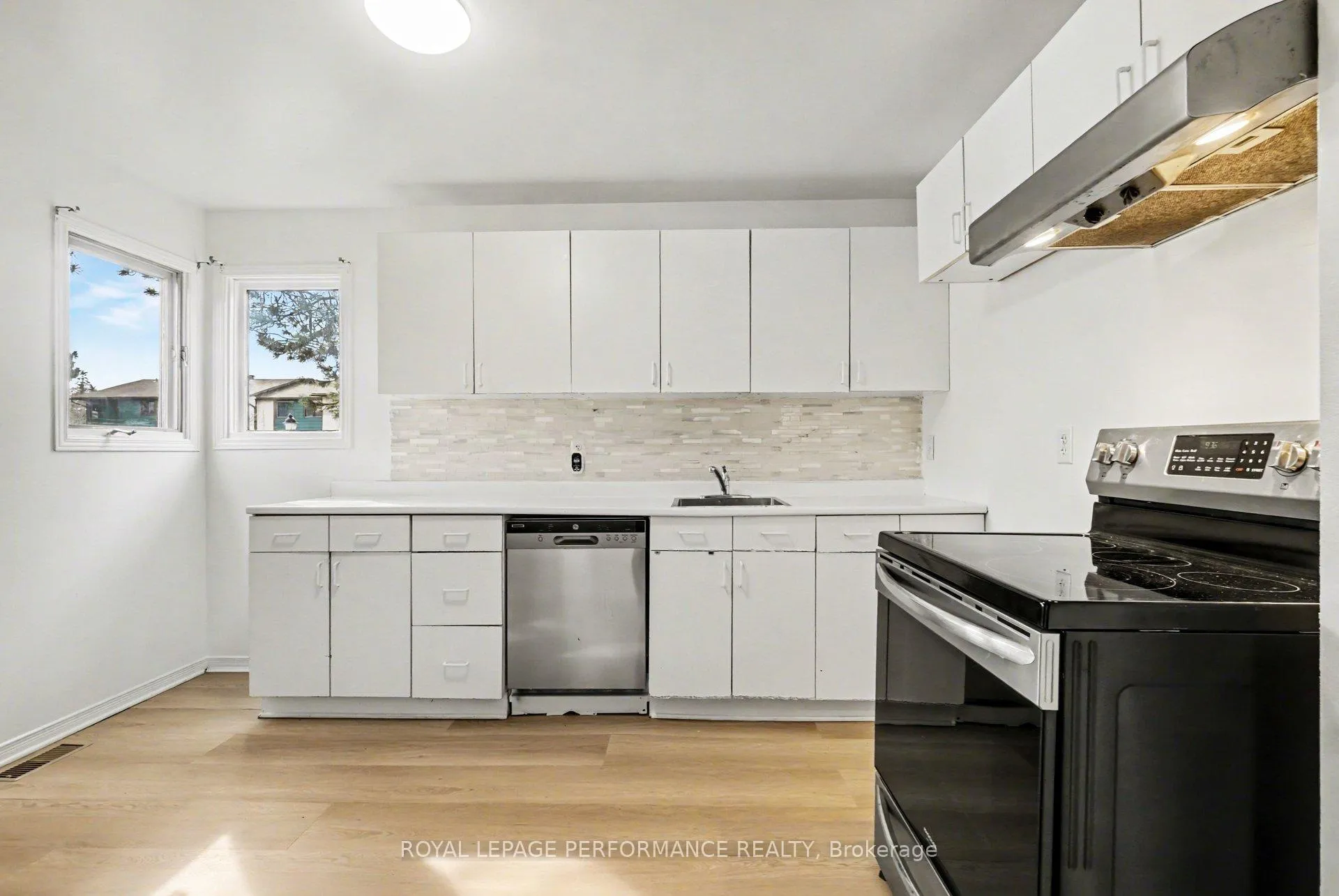 Photo 7 of 1641 Meadowbrook Road, Ottawa, Pineview — HOMEH