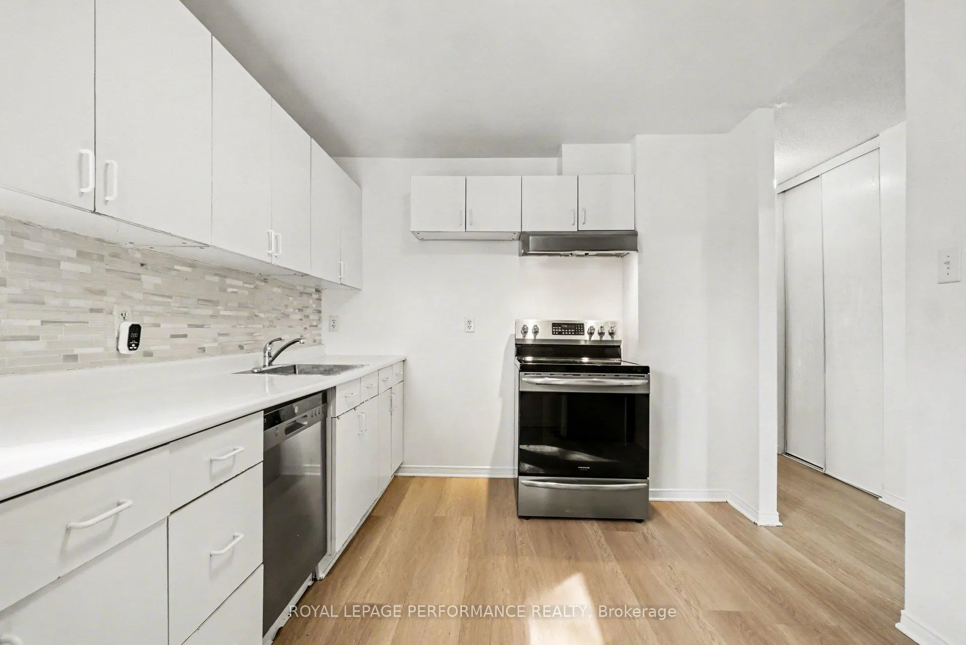 Photo 9 of 1641 Meadowbrook Road, Ottawa, Pineview — HOMEH