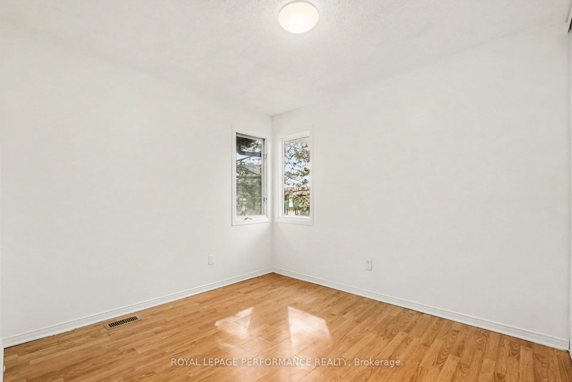 Photo 14 of 1641 Meadowbrook Road, Ottawa, Pineview — HOMEH