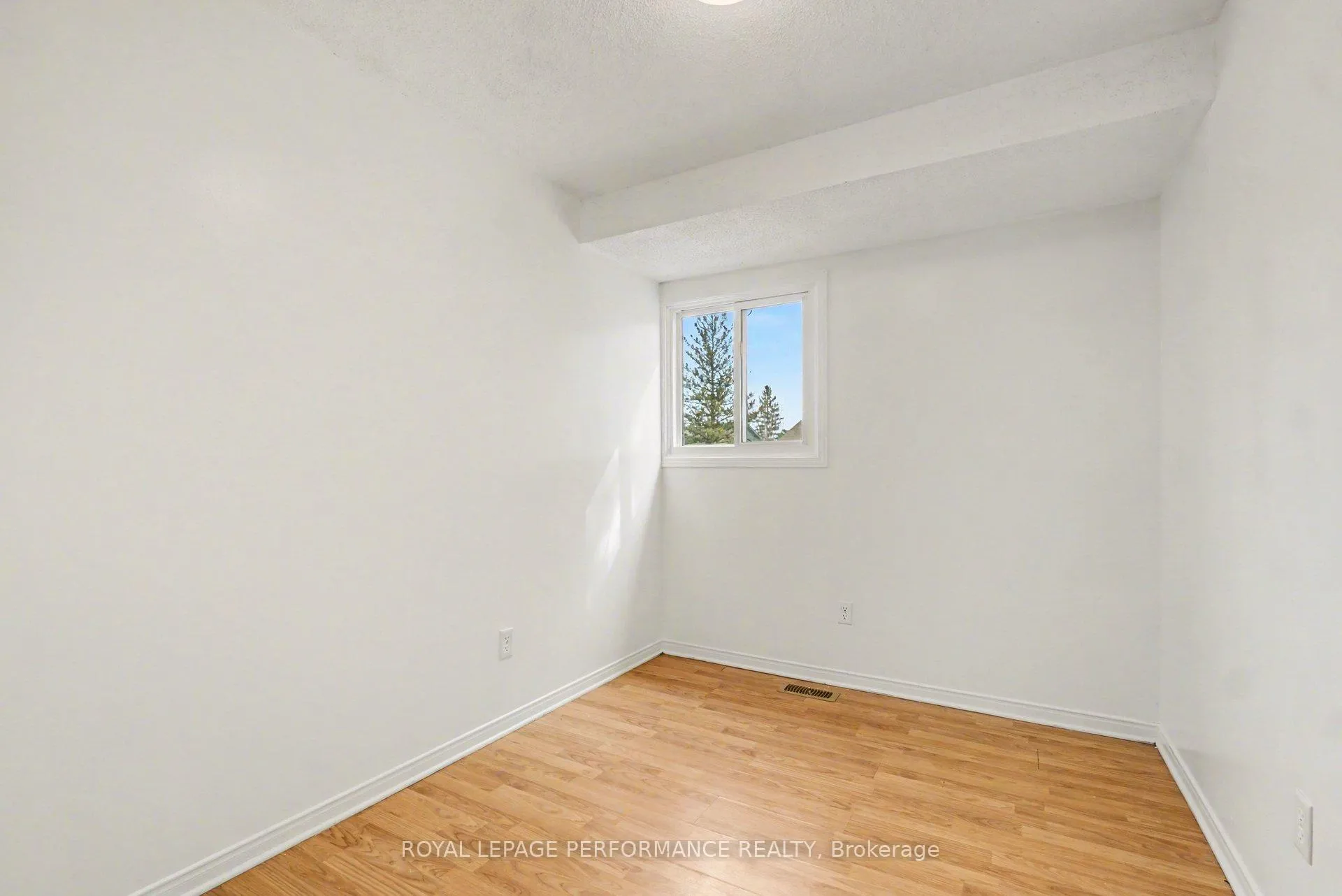 Photo 15 of 1641 Meadowbrook Road, Ottawa, Pineview — HOMEH