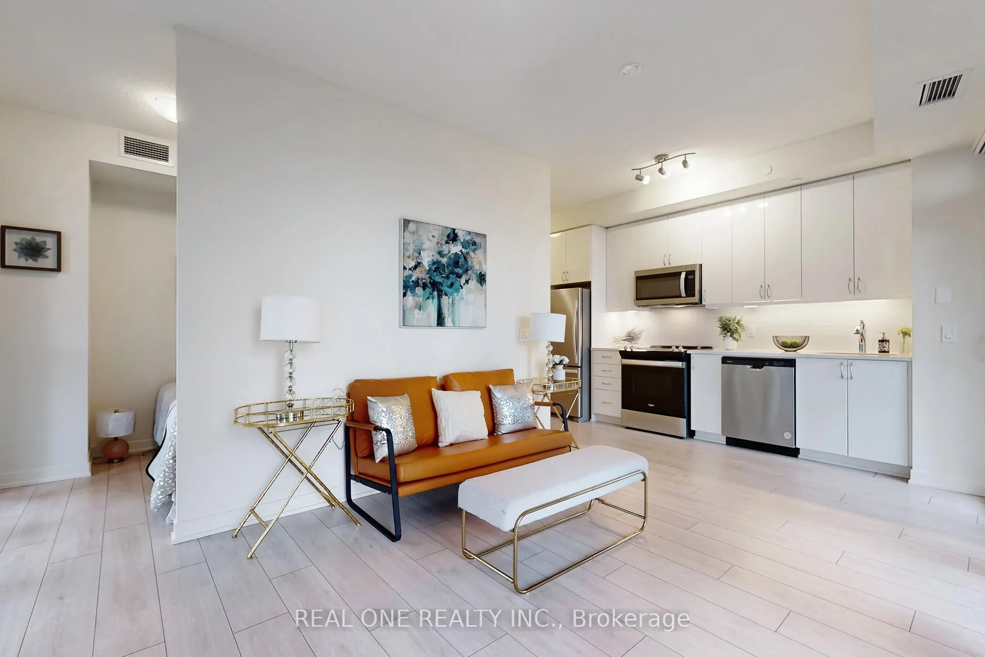 Photo 6 of Unit 1005, 38 Annie Craig Drive, Etobicoke, Mimico — HOMEH
