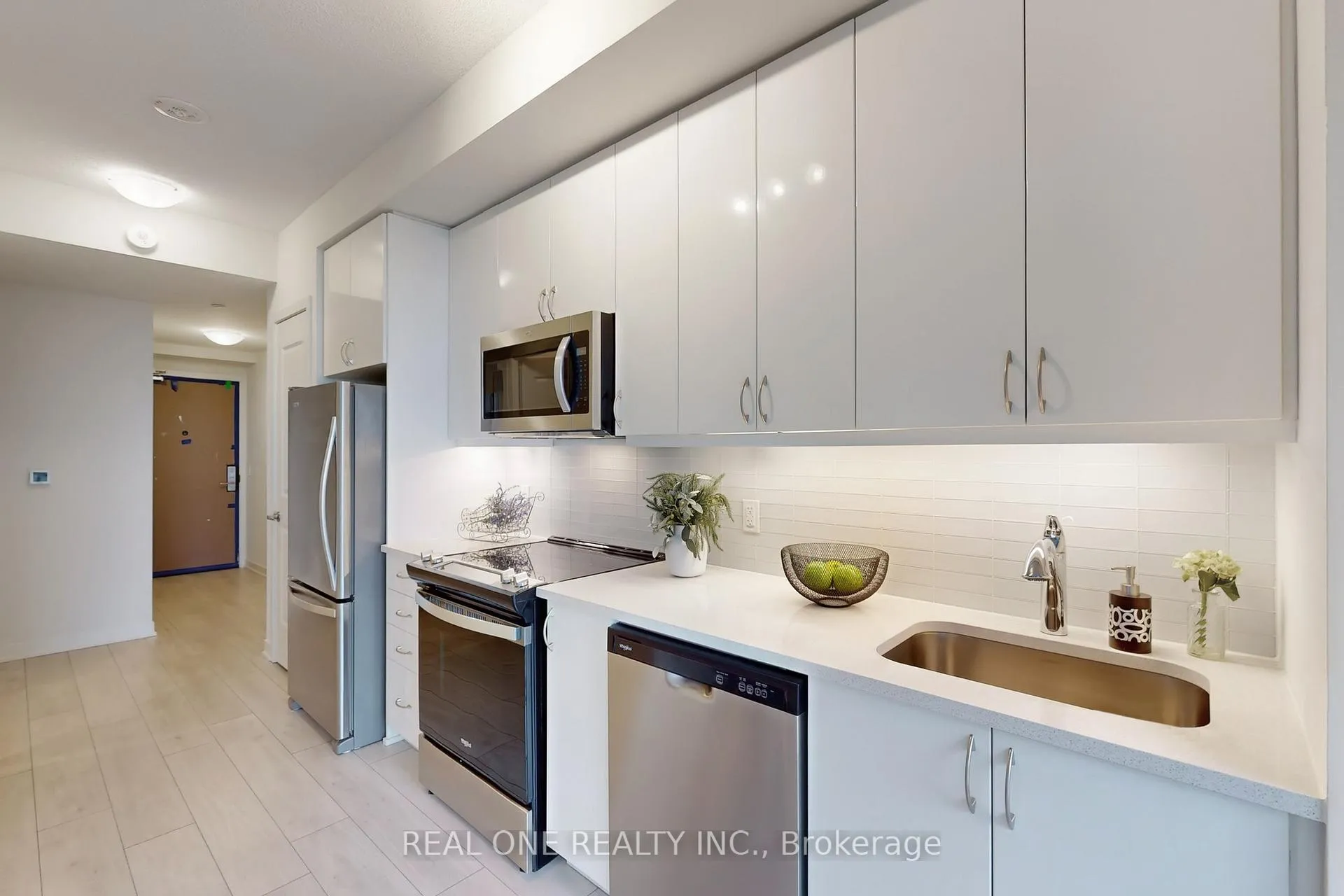 Photo 7 of Unit 1005, 38 Annie Craig Drive, Etobicoke, Mimico — HOMEH