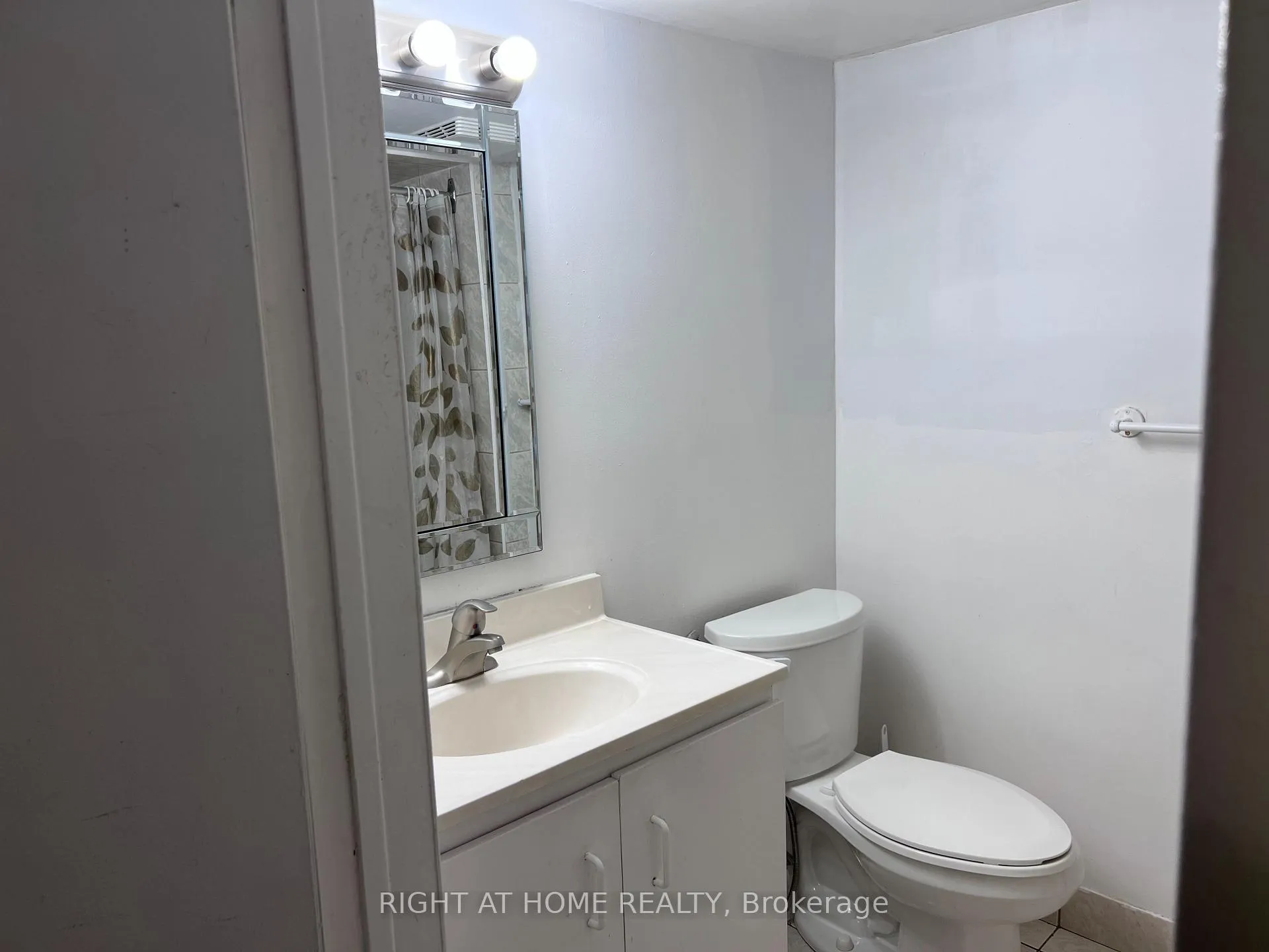 Photo 3 of 4092 Midhurst Lane, Mississauga, Rathwood — HOMEH