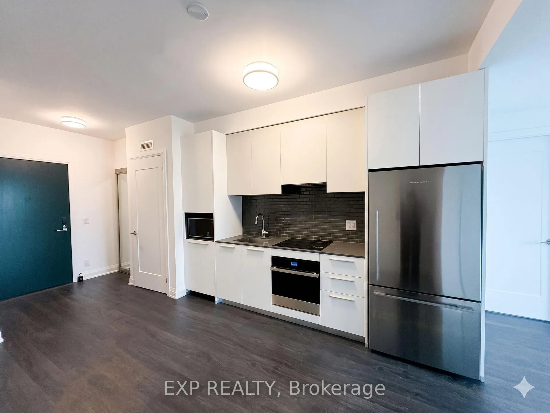 Photo 3 of Unit 3305, 65 Broadway Avenue, Toronto, Mount Pleasant West — HOMEH