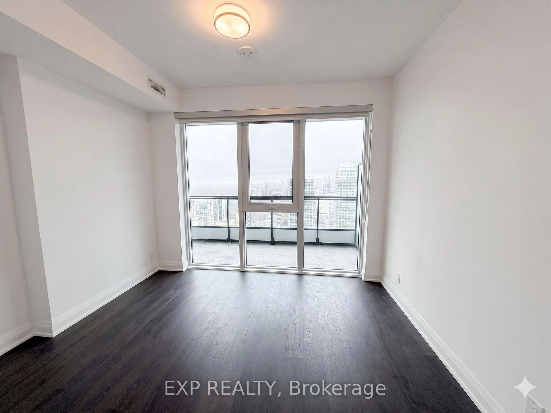Photo 4 of Unit 3305, 65 Broadway Avenue, Toronto, Mount Pleasant West — HOMEH