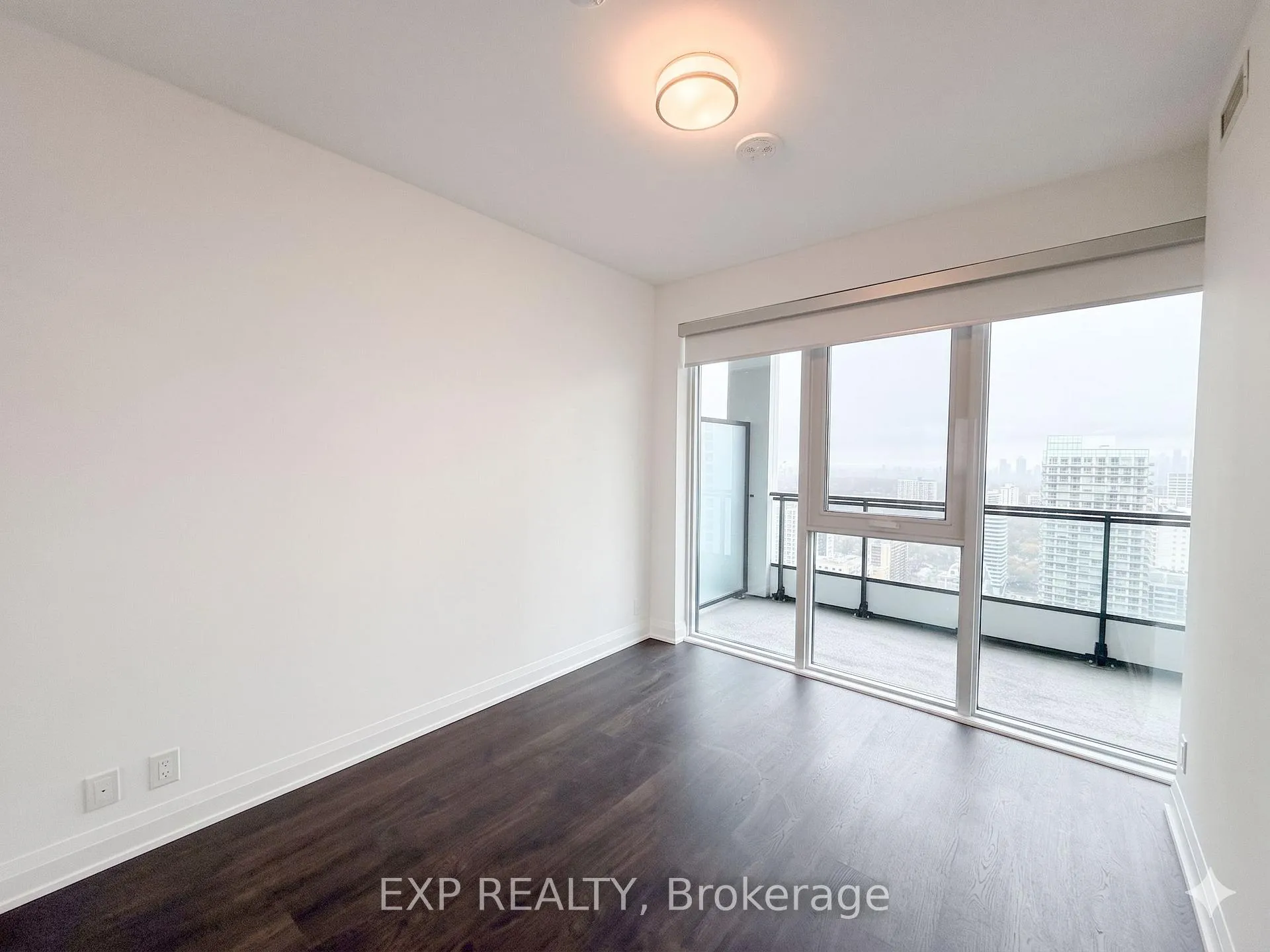 Photo 5 of Unit 3305, 65 Broadway Avenue, Toronto, Mount Pleasant West — HOMEH