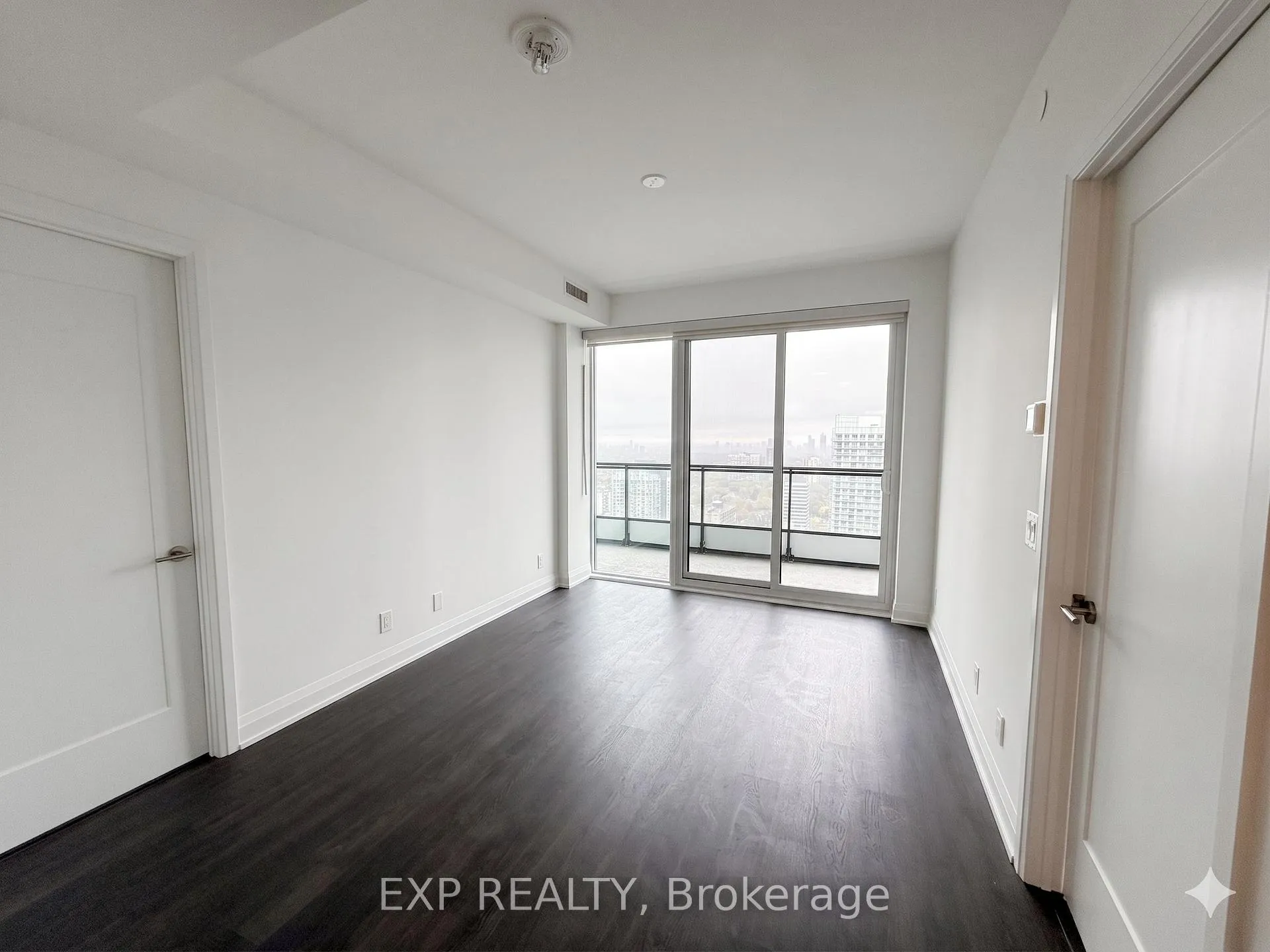 Photo 6 of Unit 3305, 65 Broadway Avenue, Toronto, Mount Pleasant West — HOMEH