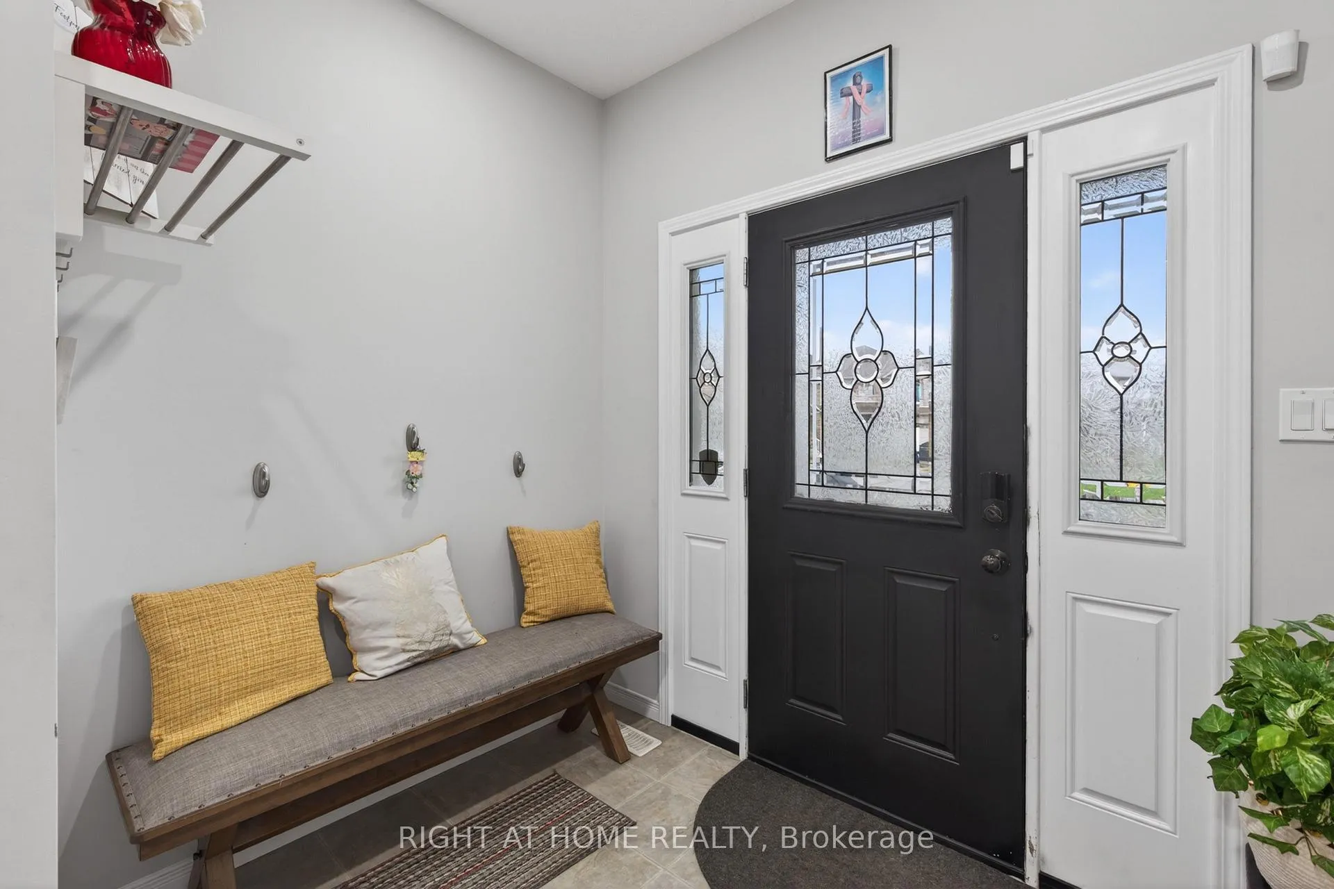 Photo 3 of 963 Bianca Court, Kitchener — HOMEH