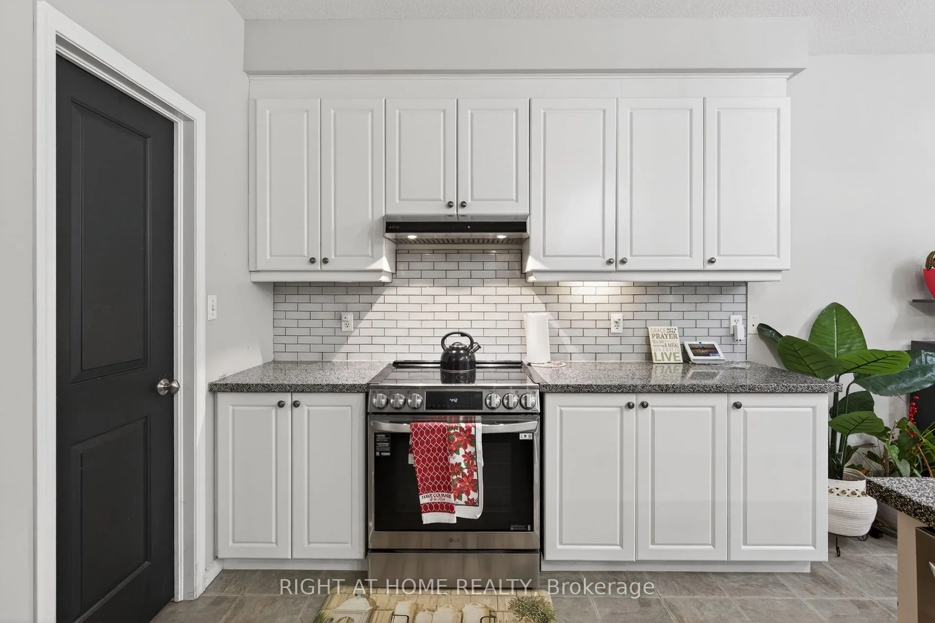Photo 10 of 963 Bianca Court, Kitchener — HOMEH