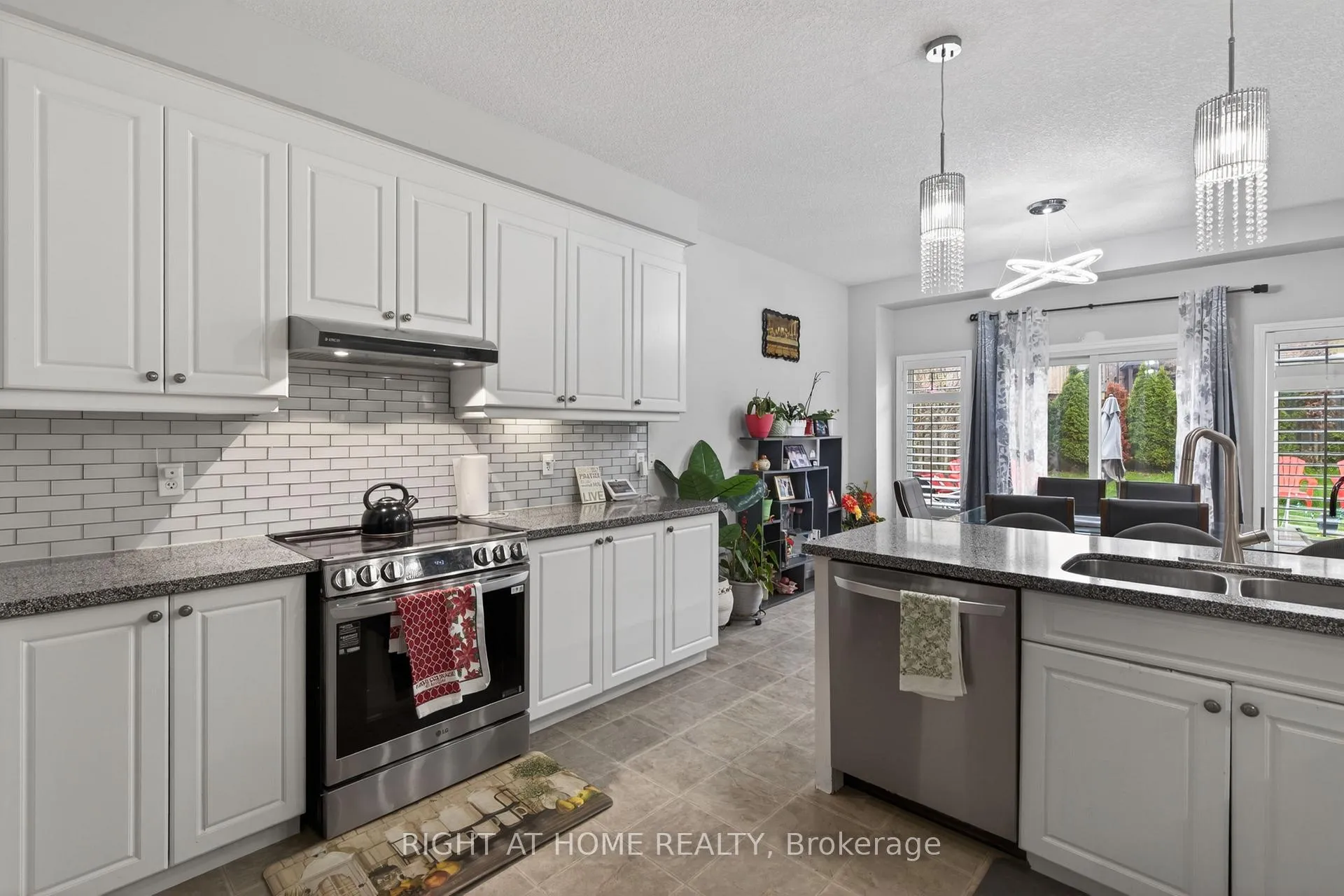 Photo 11 of 963 Bianca Court, Kitchener — HOMEH