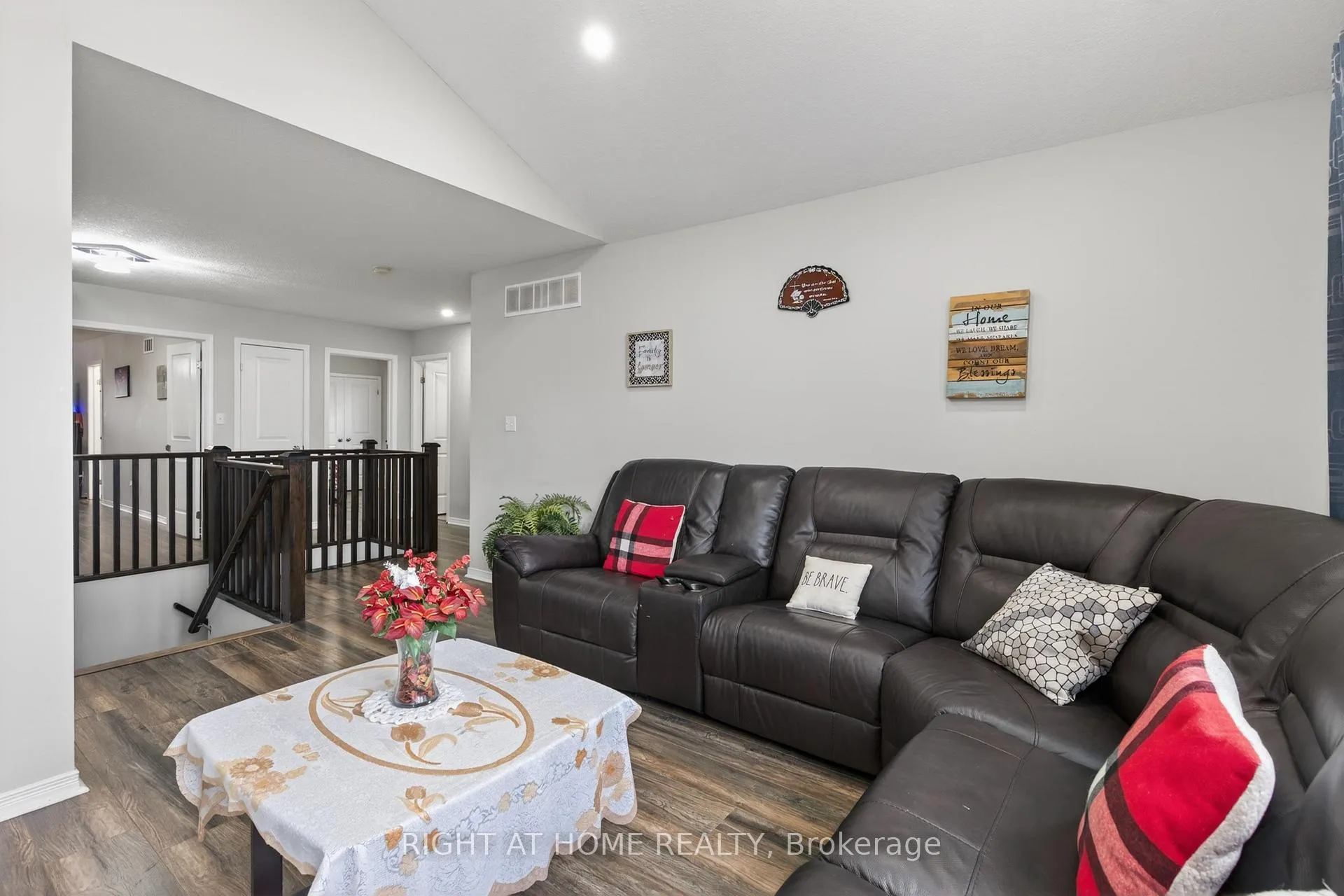 Photo 16 of 963 Bianca Court, Kitchener — HOMEH