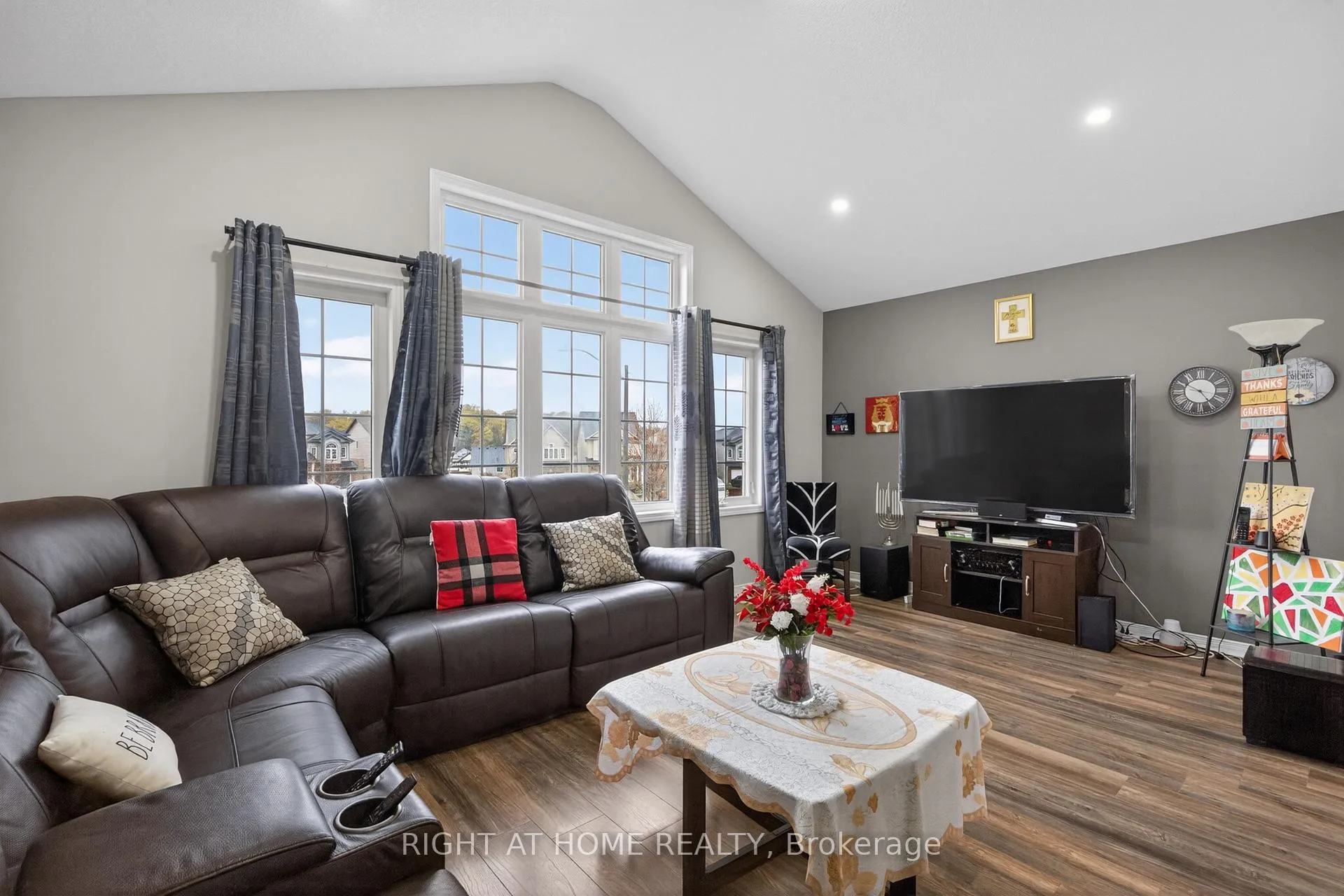 Photo 18 of 963 Bianca Court, Kitchener — HOMEH