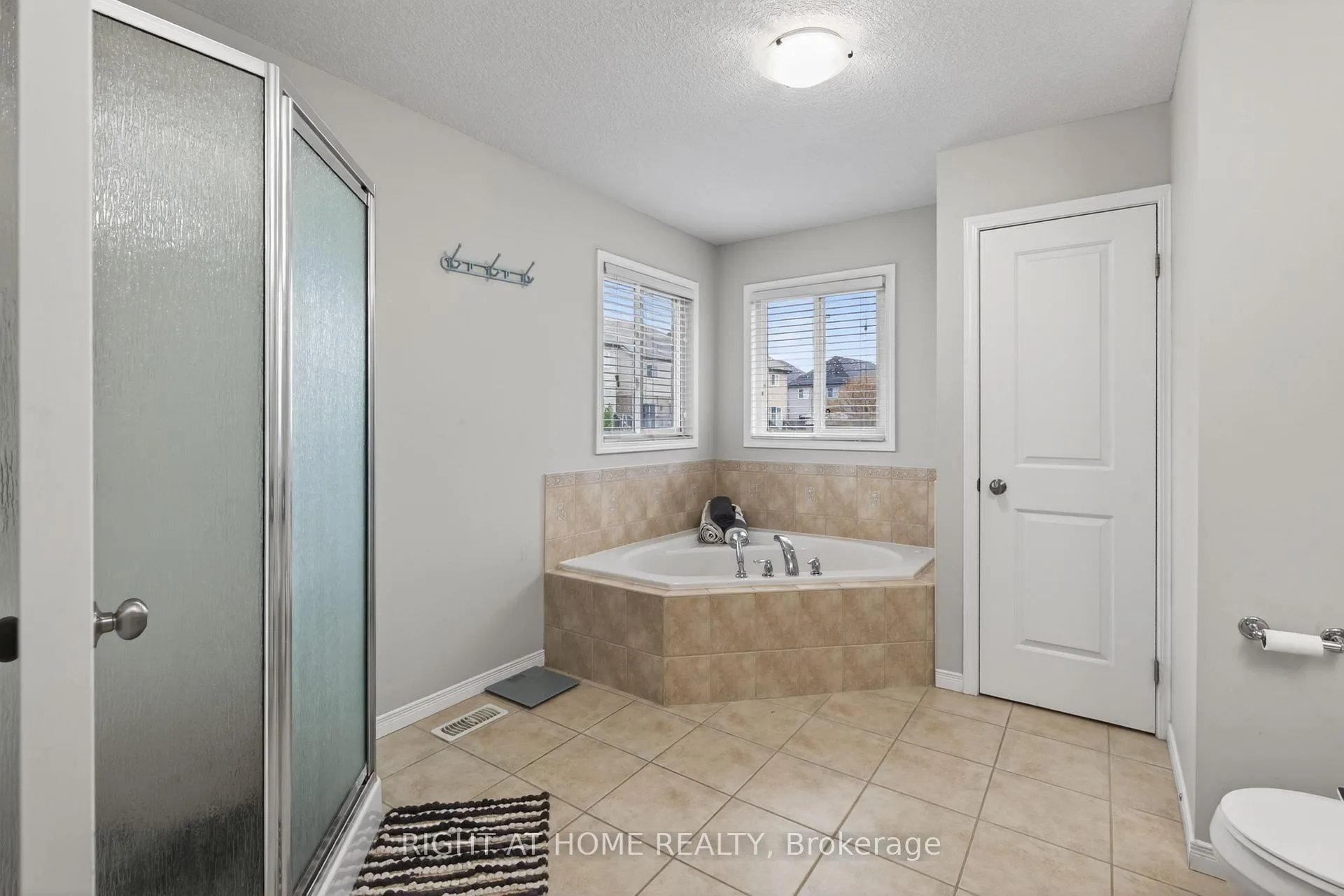 Photo 23 of 963 Bianca Court, Kitchener — HOMEH