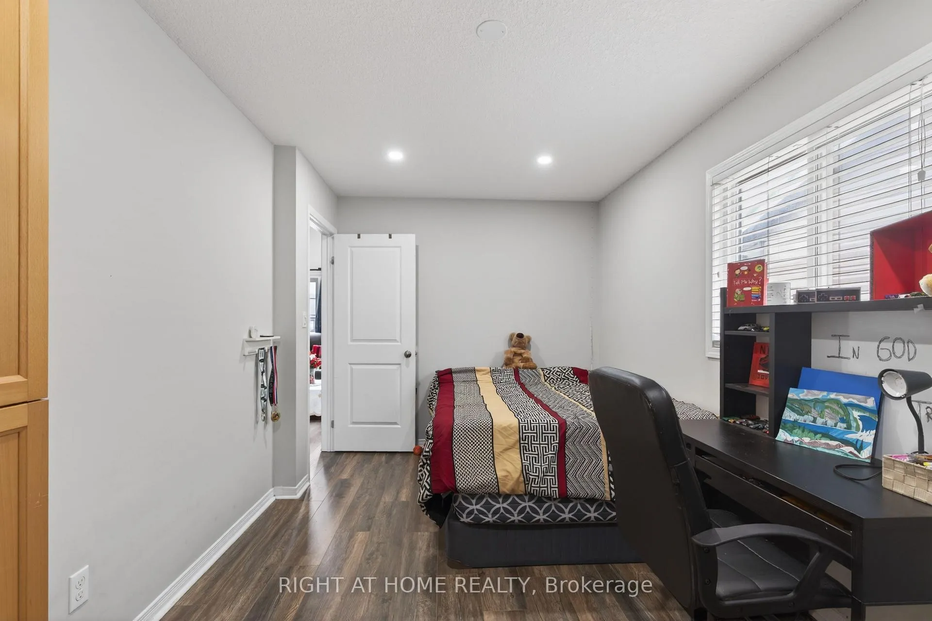 Photo 35 of 963 Bianca Court, Kitchener — HOMEH
