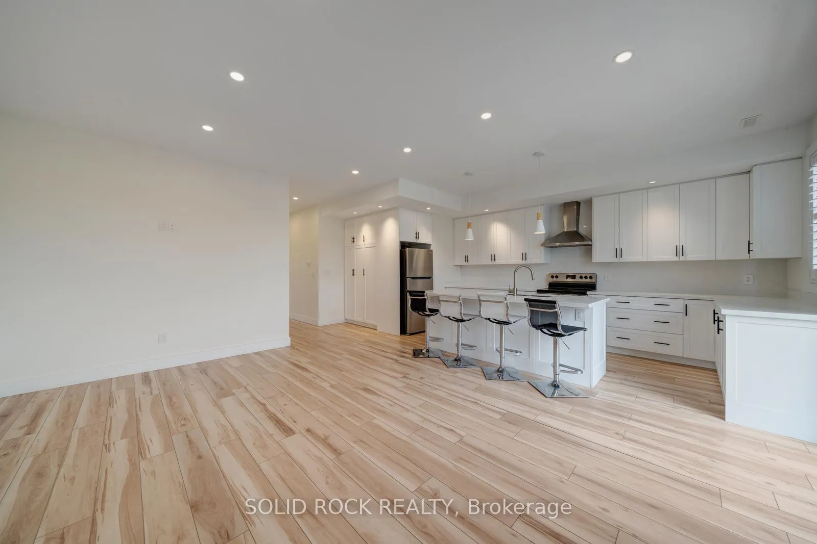 Photo 11 of 781 Oliva Street, Pickering, West Shore — HOMEH