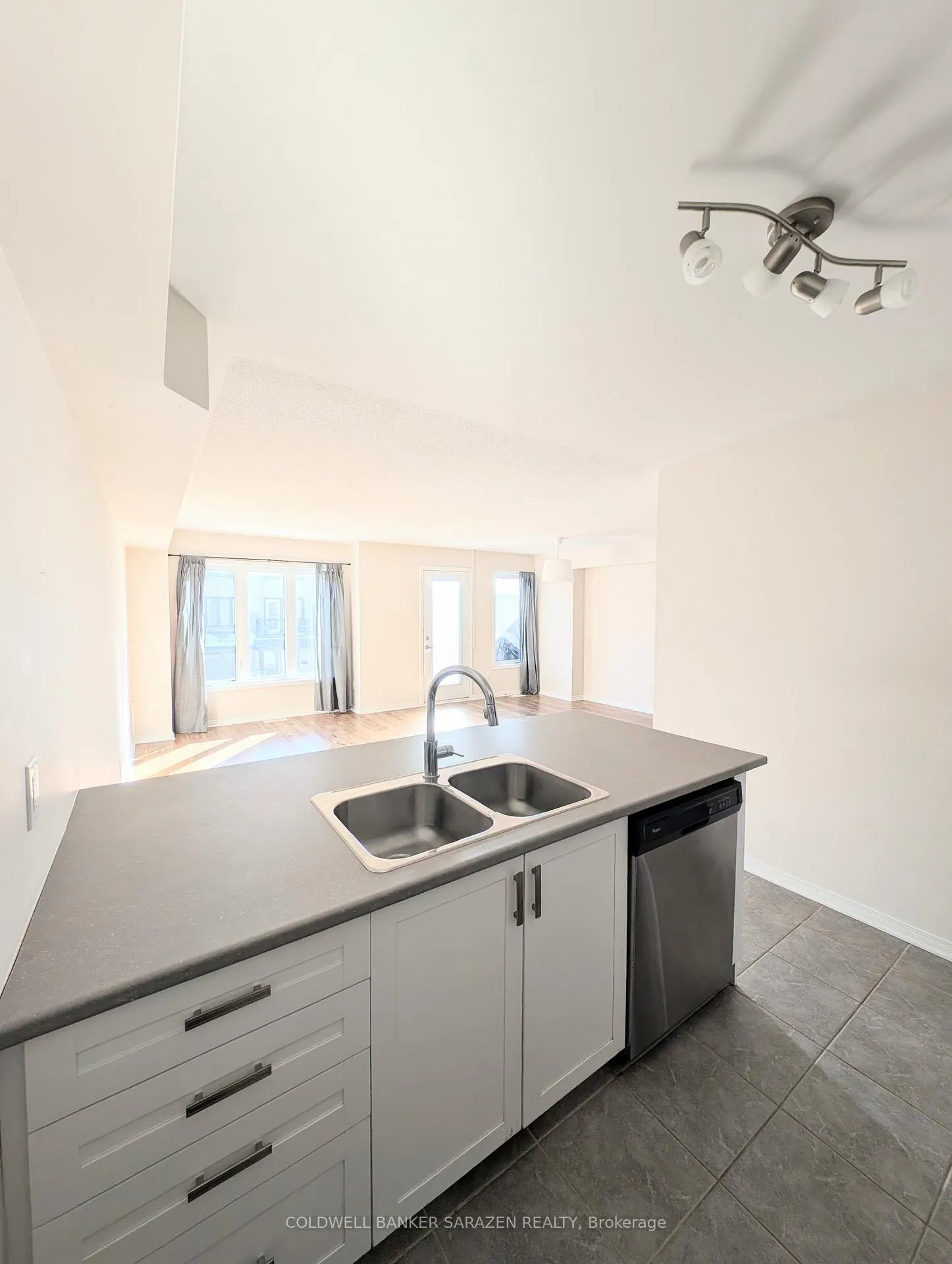 Photo 11 of 816 Element Private, Ottawa, Kanata - Emerald Meadows/Trailwest — HOMEH