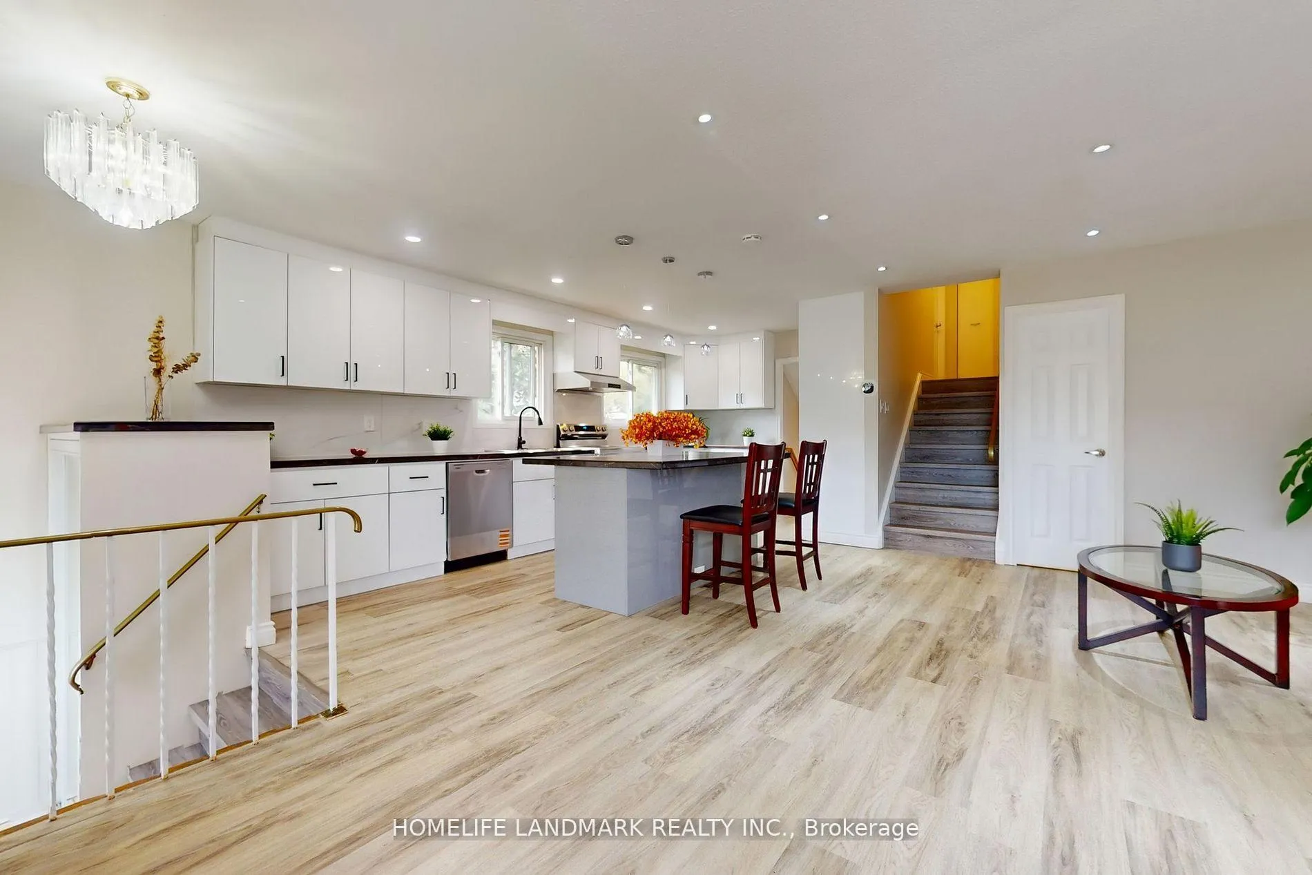 Photo 4 of 2203 Council Ring Road, Mississauga, Erin Mills — HOMEH