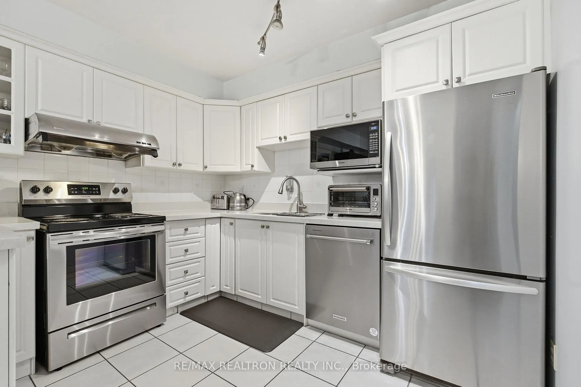 Photo 3 of 108 Quantrell Trail, Scarborough, Malvern — HOMEH
