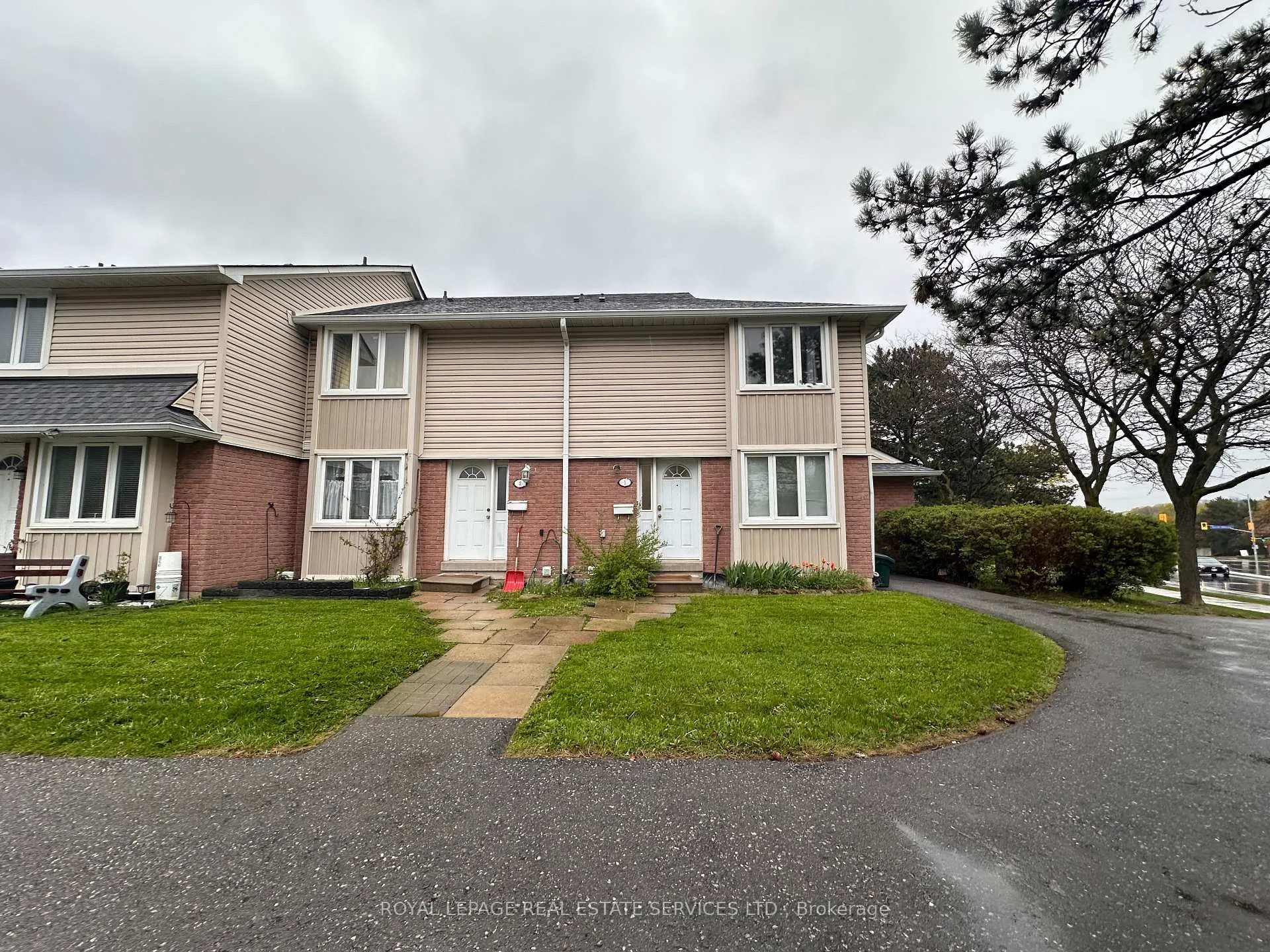 Photo 2 of 2079 The Collegeway, Mississauga, Erin Mills — HOMEH